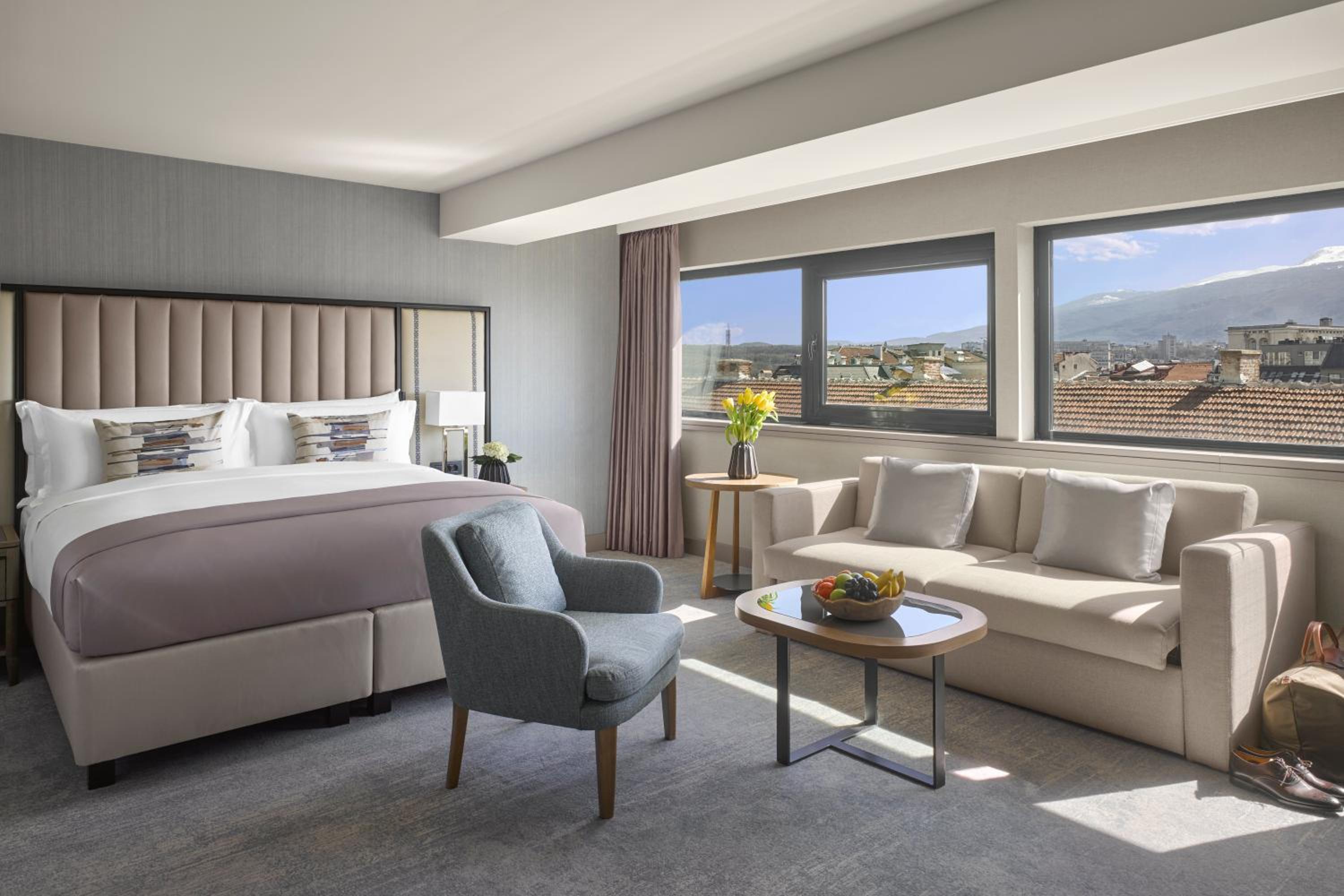Family King Suite with Double Sofa Bed - Photo 8