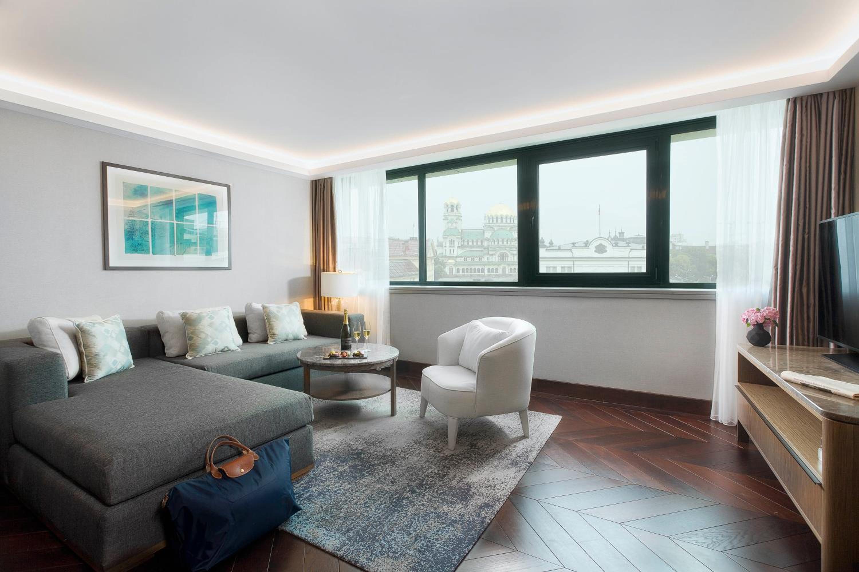 One-Bedroom King Suite with View - Photo 2