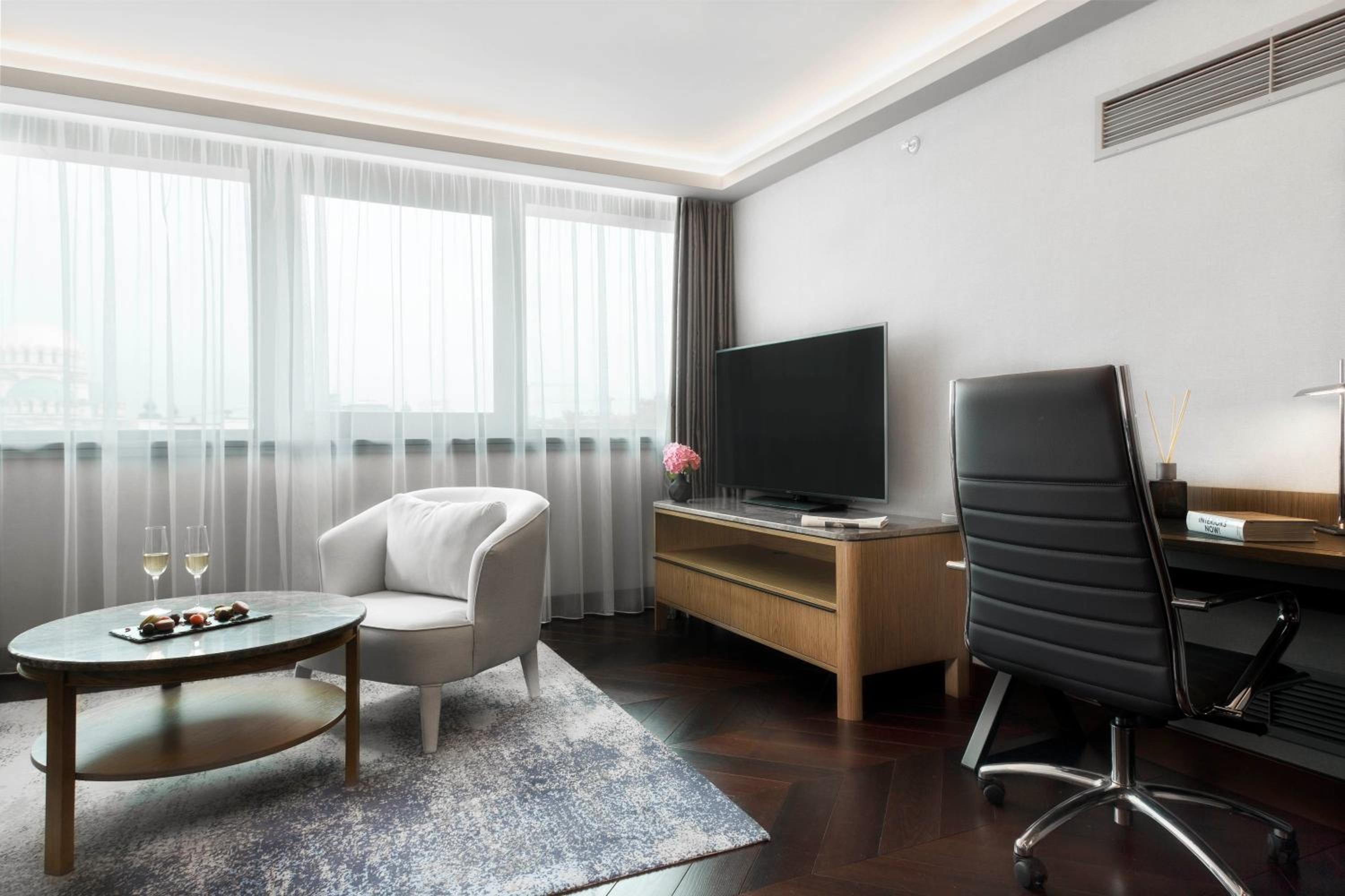 One-Bedroom King Suite with View - Photo 1