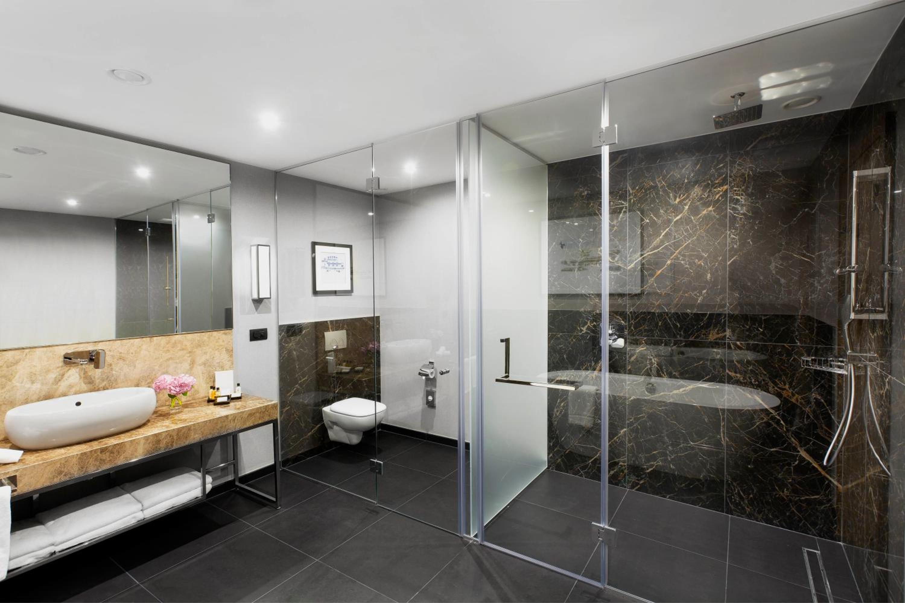King Suite with Cathedral View and Terrace - Photo 14