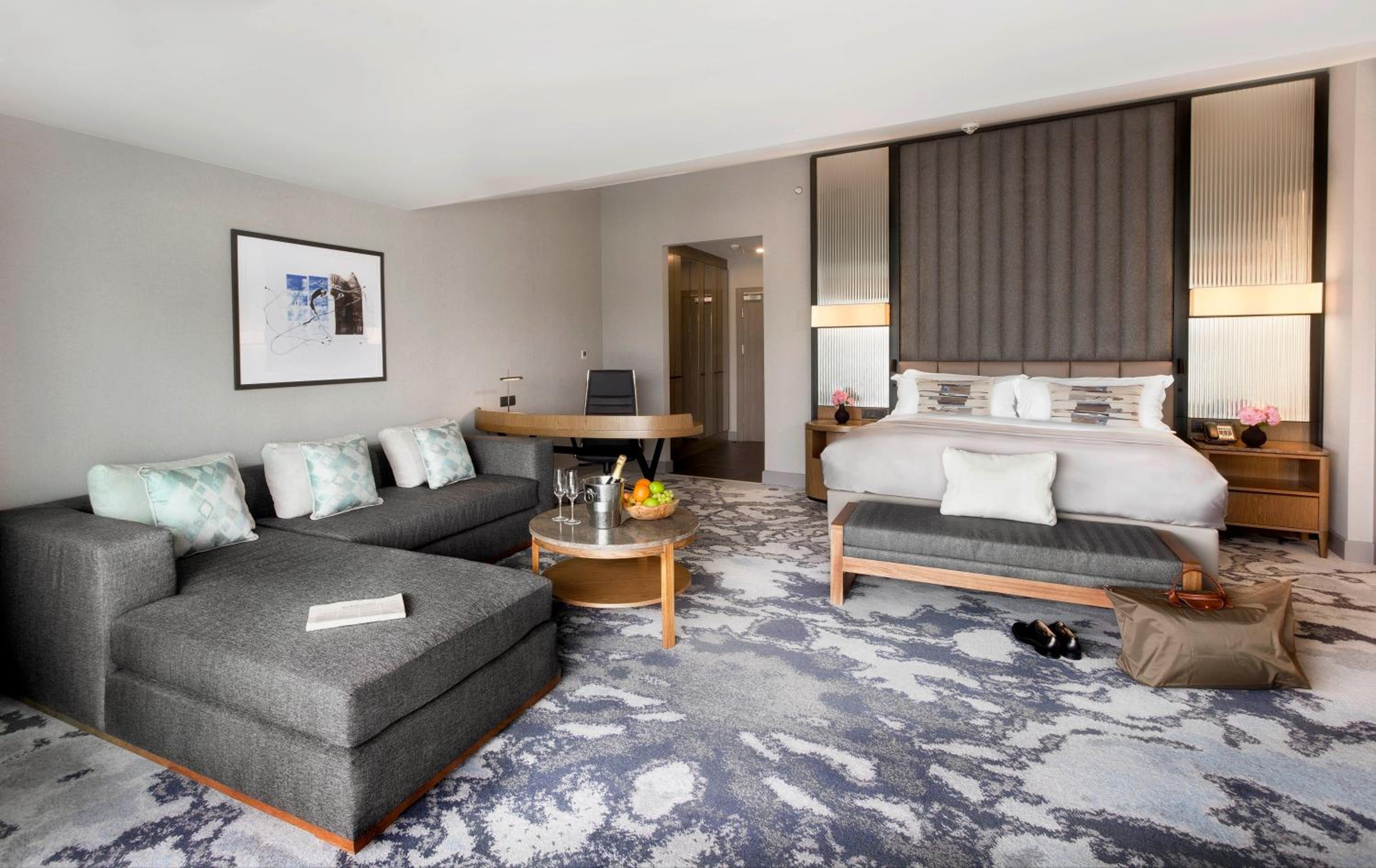 King Suite with Cathedral View and Terrace - Photo 15