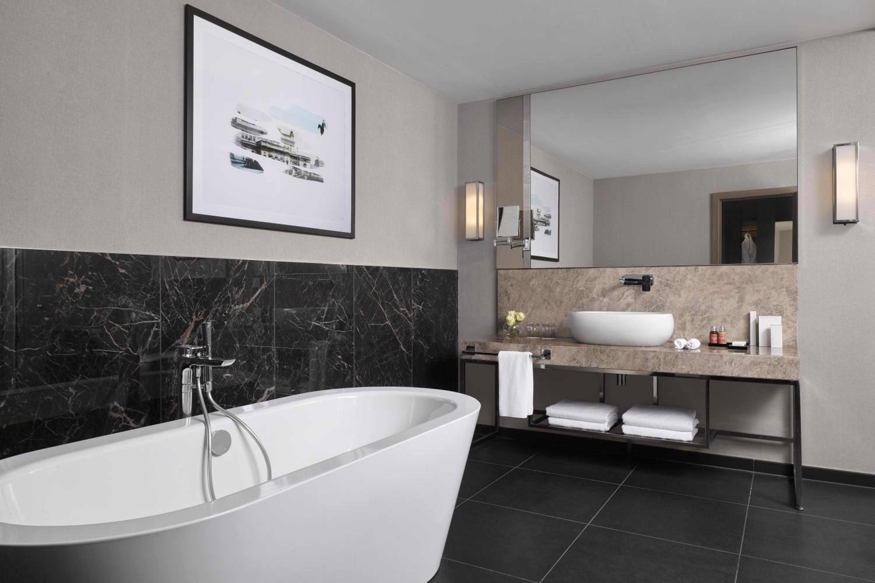 King Suite with Cathedral View and Terrace - Photo 17