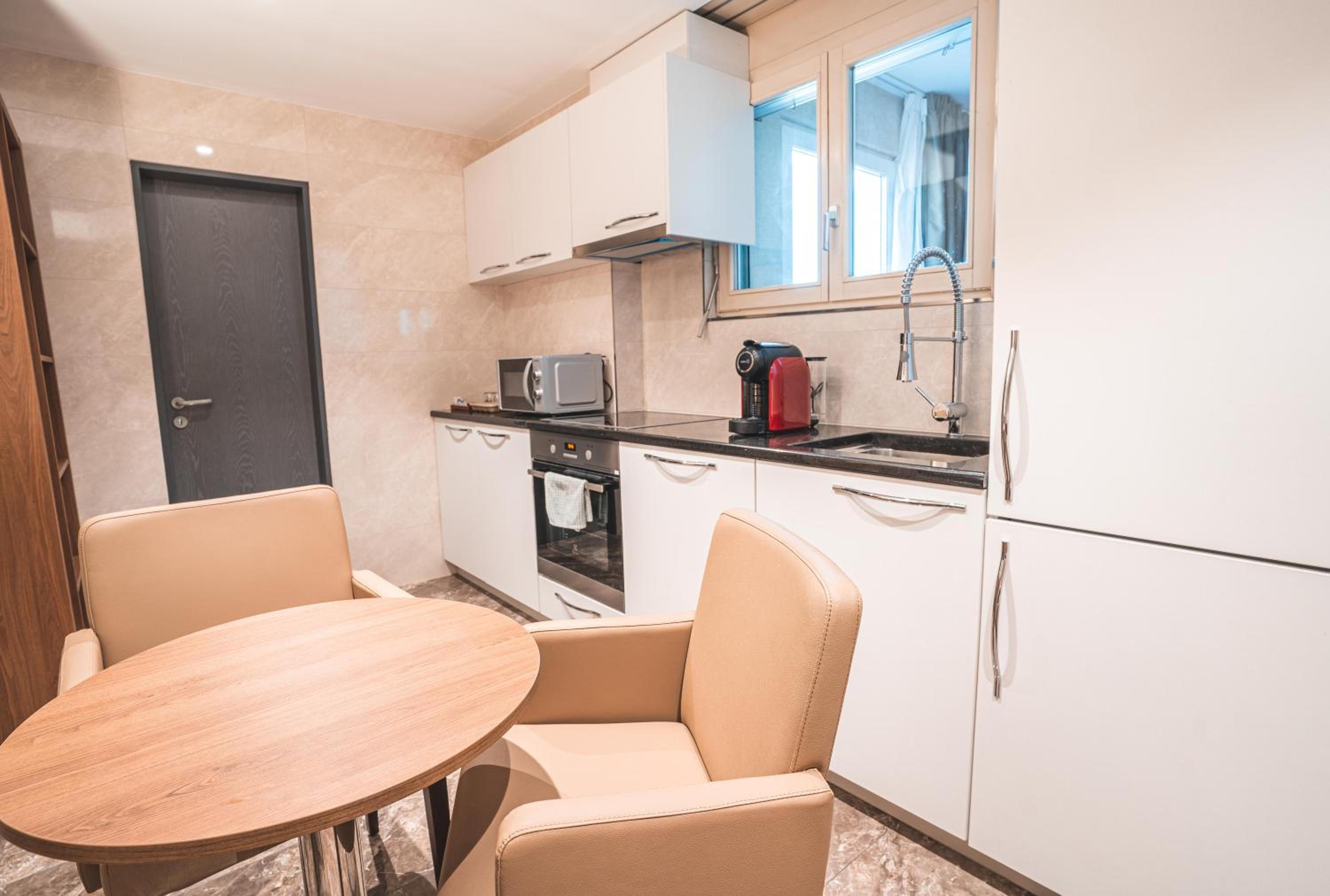 One-Bedroom Apartment with Terrace - Photo 2