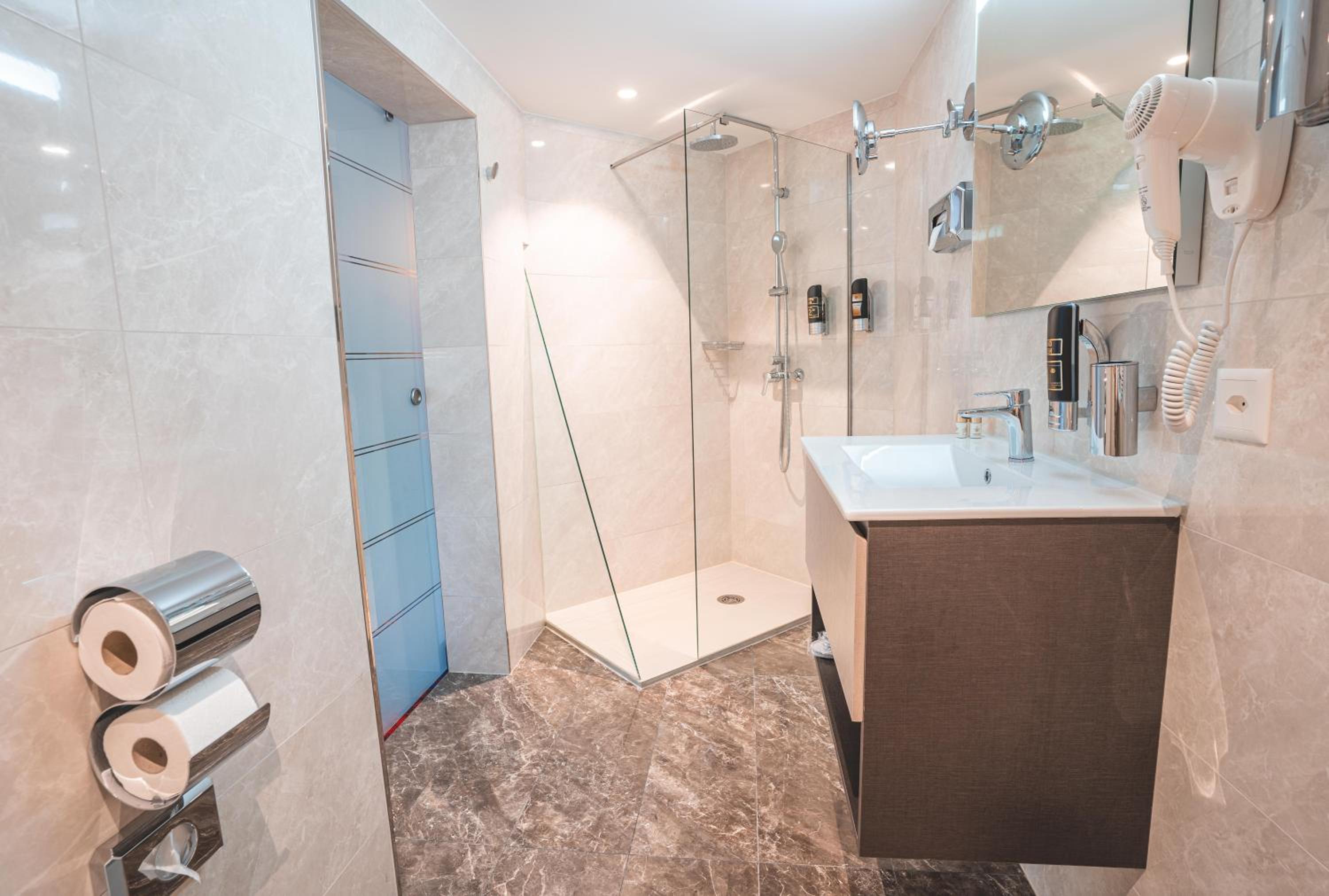 Business Double Room - Photo 7