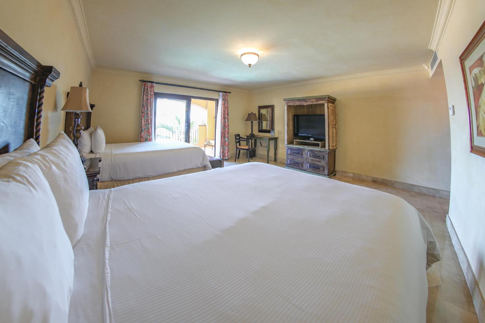 Luxury Suite with Ocean View - Photo 19