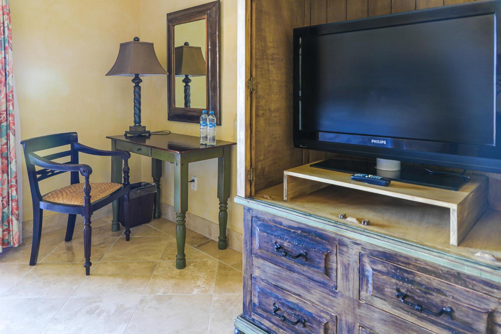 Luxury Suite with Ocean View - Photo 14