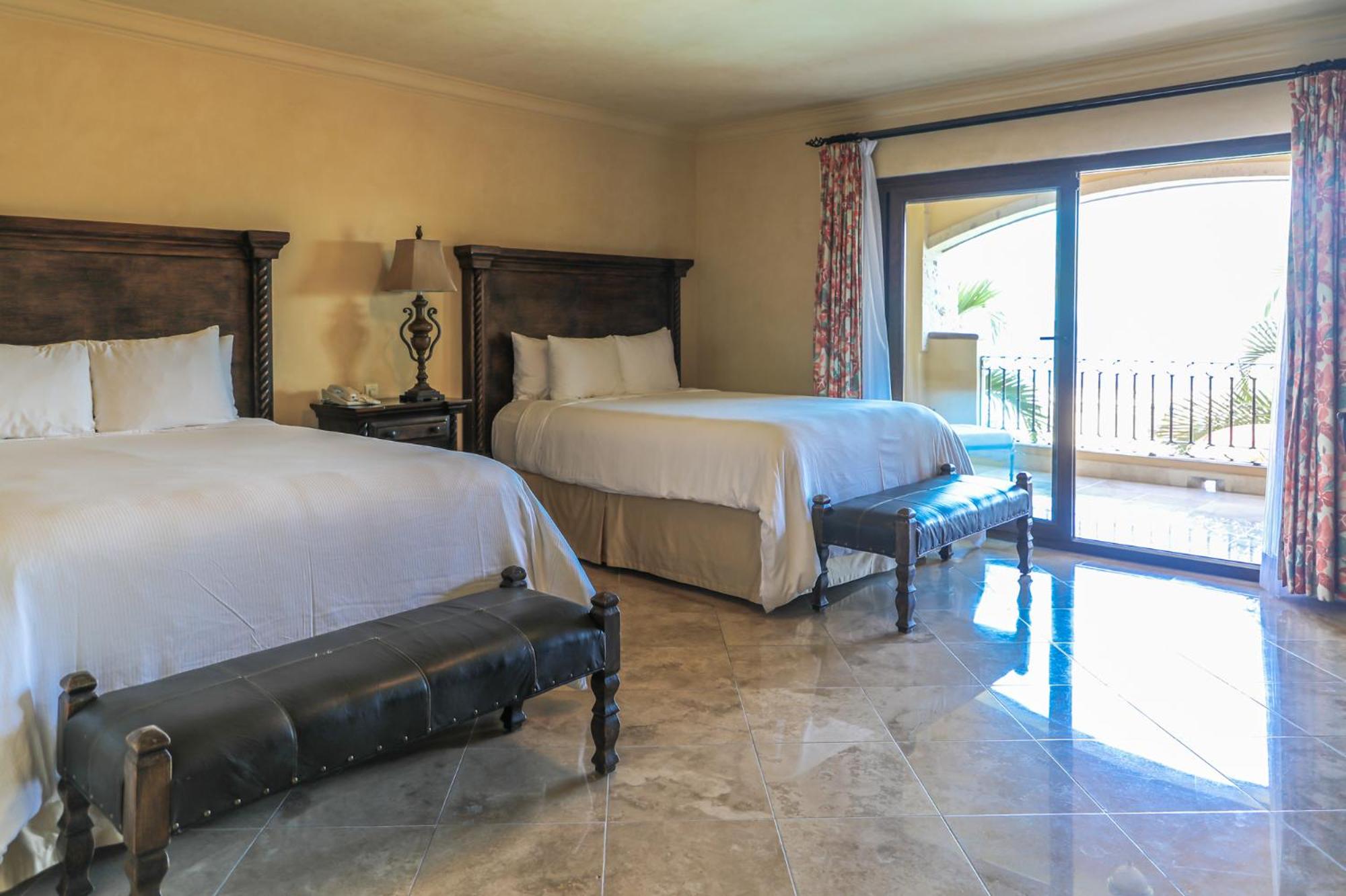 Luxury Suite with Ocean View - Photo 15
