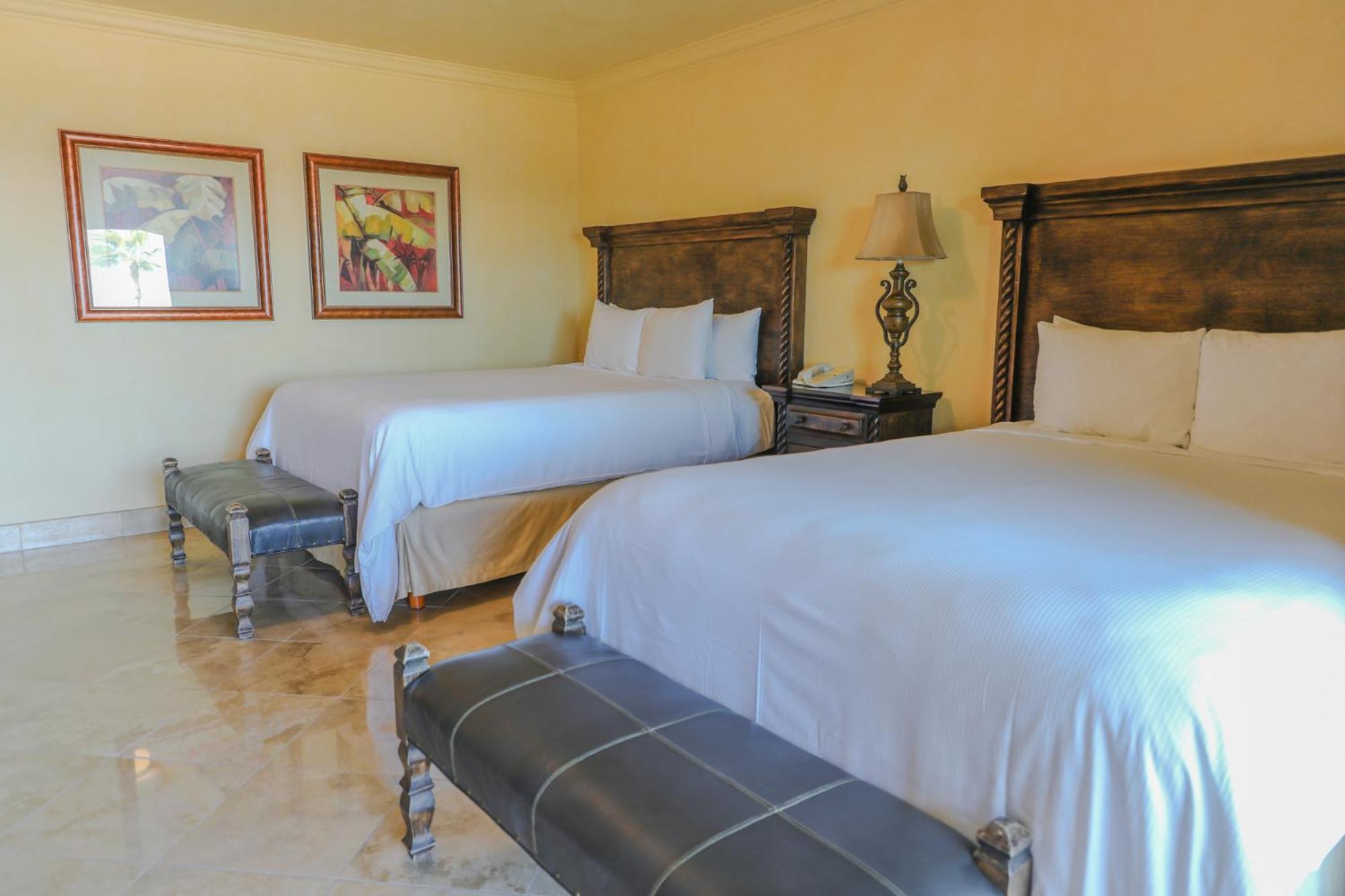 Luxury Suite with Ocean View - Photo 16