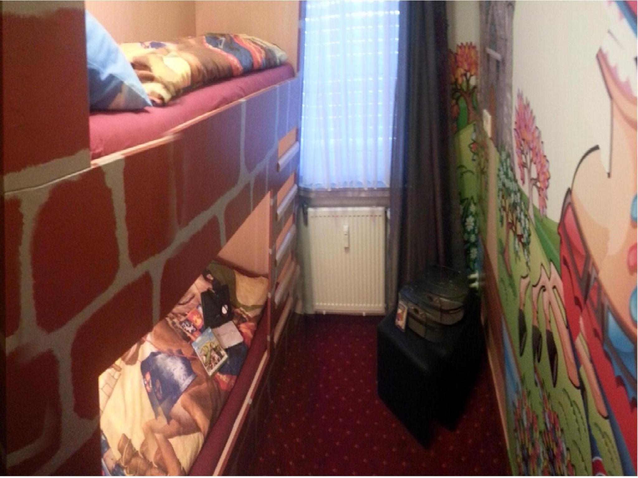 Family Room - Photo 3