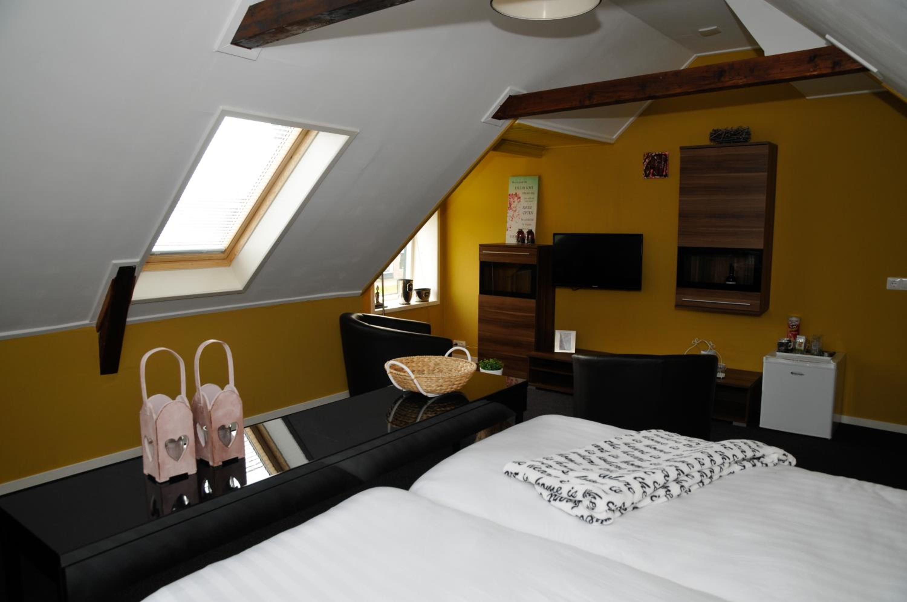 Double Room - Photo 7