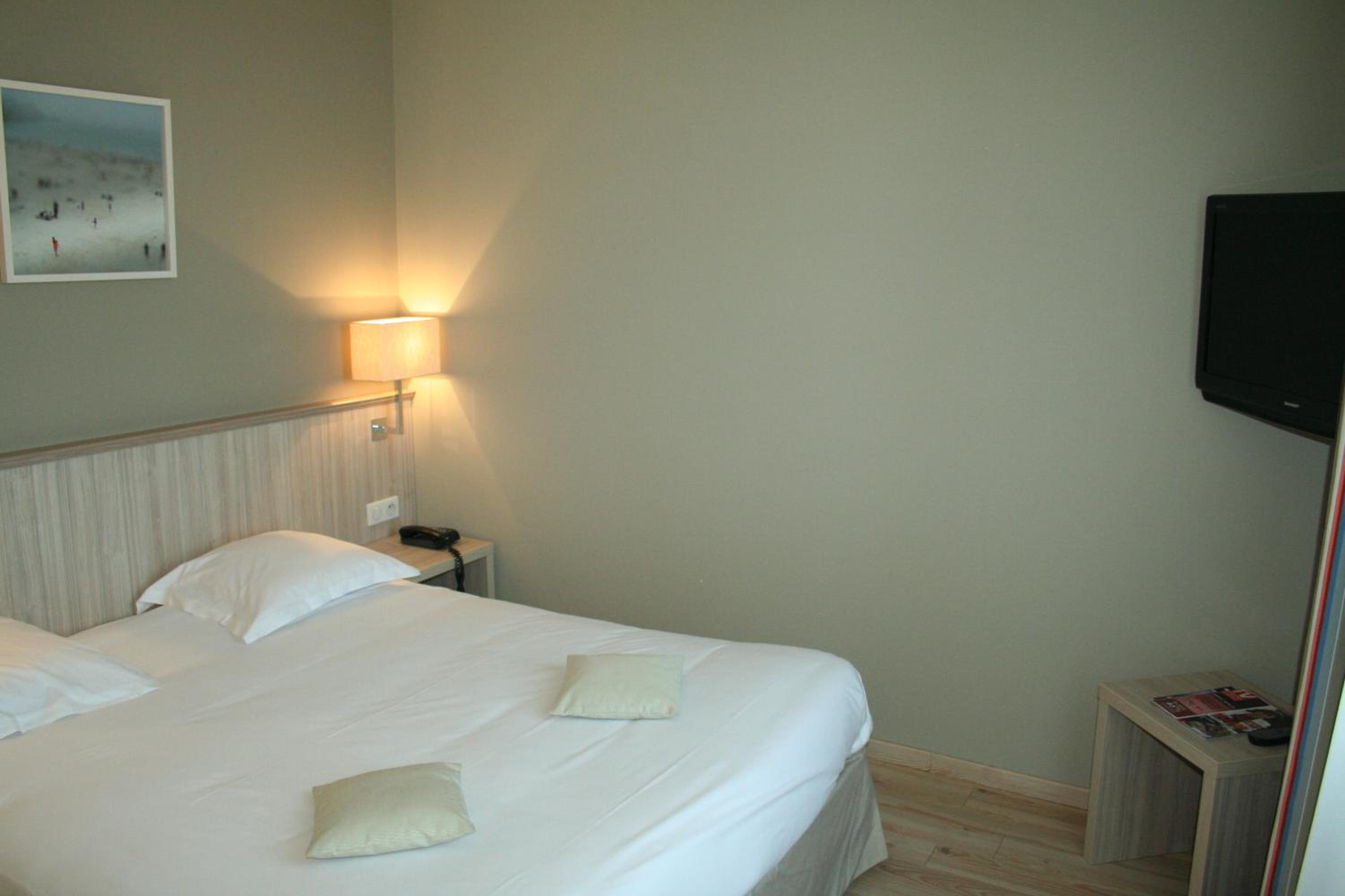 Double or Twin Room - Courtyard photo 2
