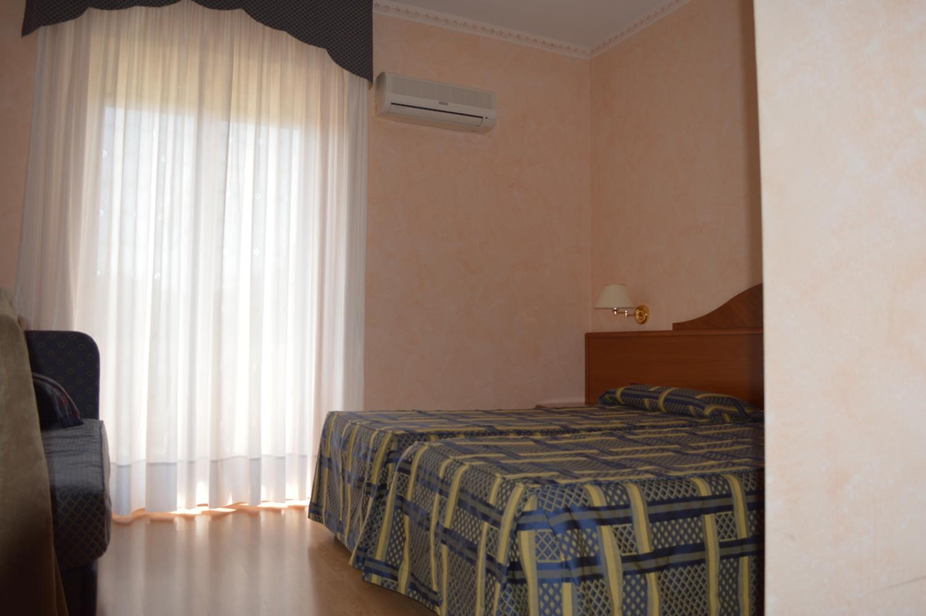 Double Room - Photo 2