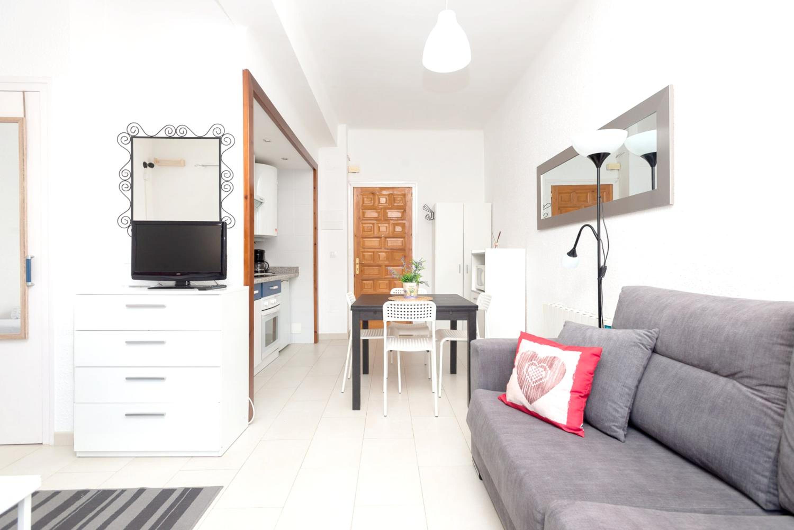 One-Bedroom Studio photo 2
