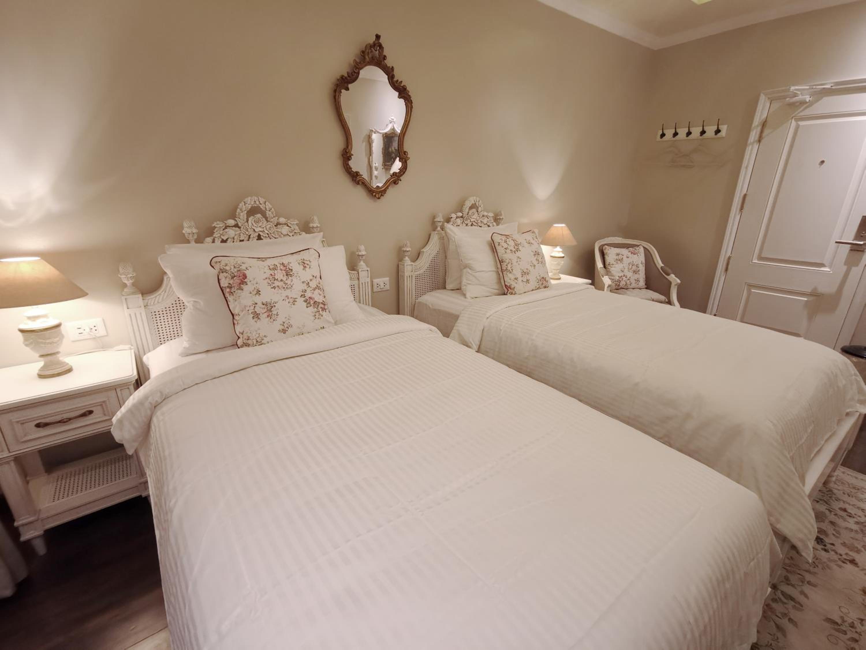 Deluxe Twin Room photo 3