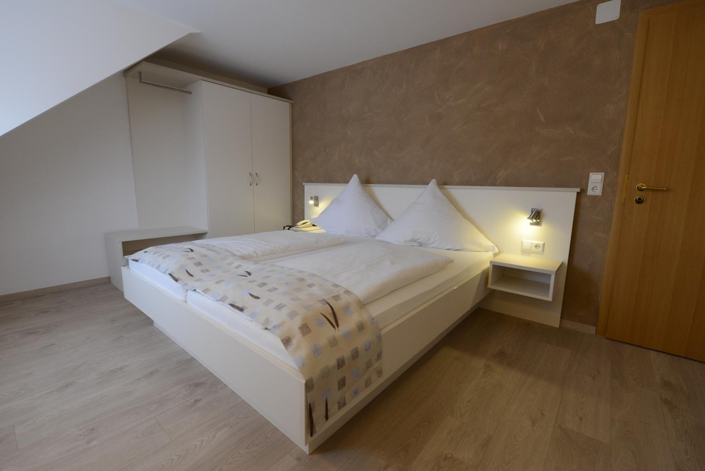 Double Room - Photo 5