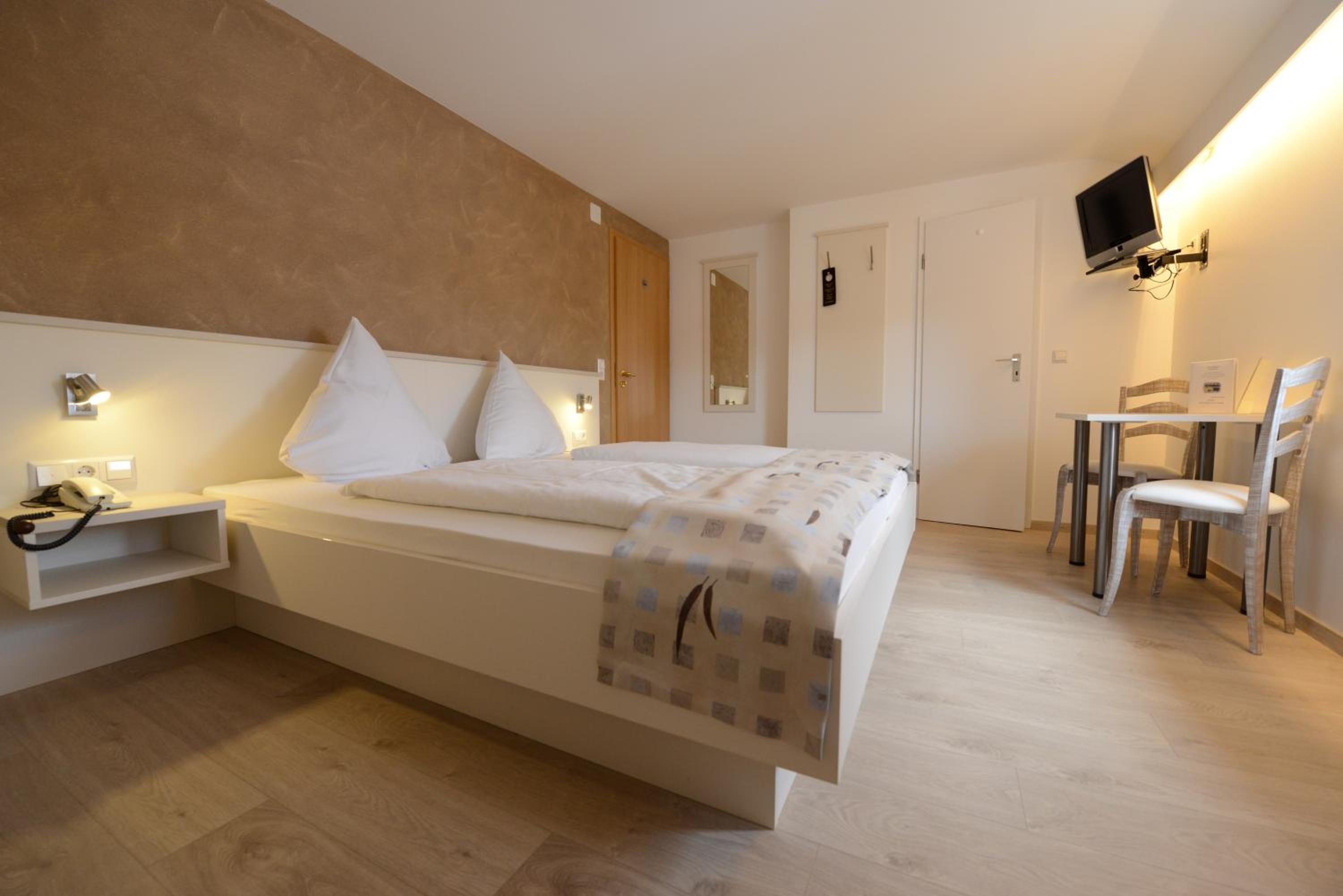Double Room - Photo 1