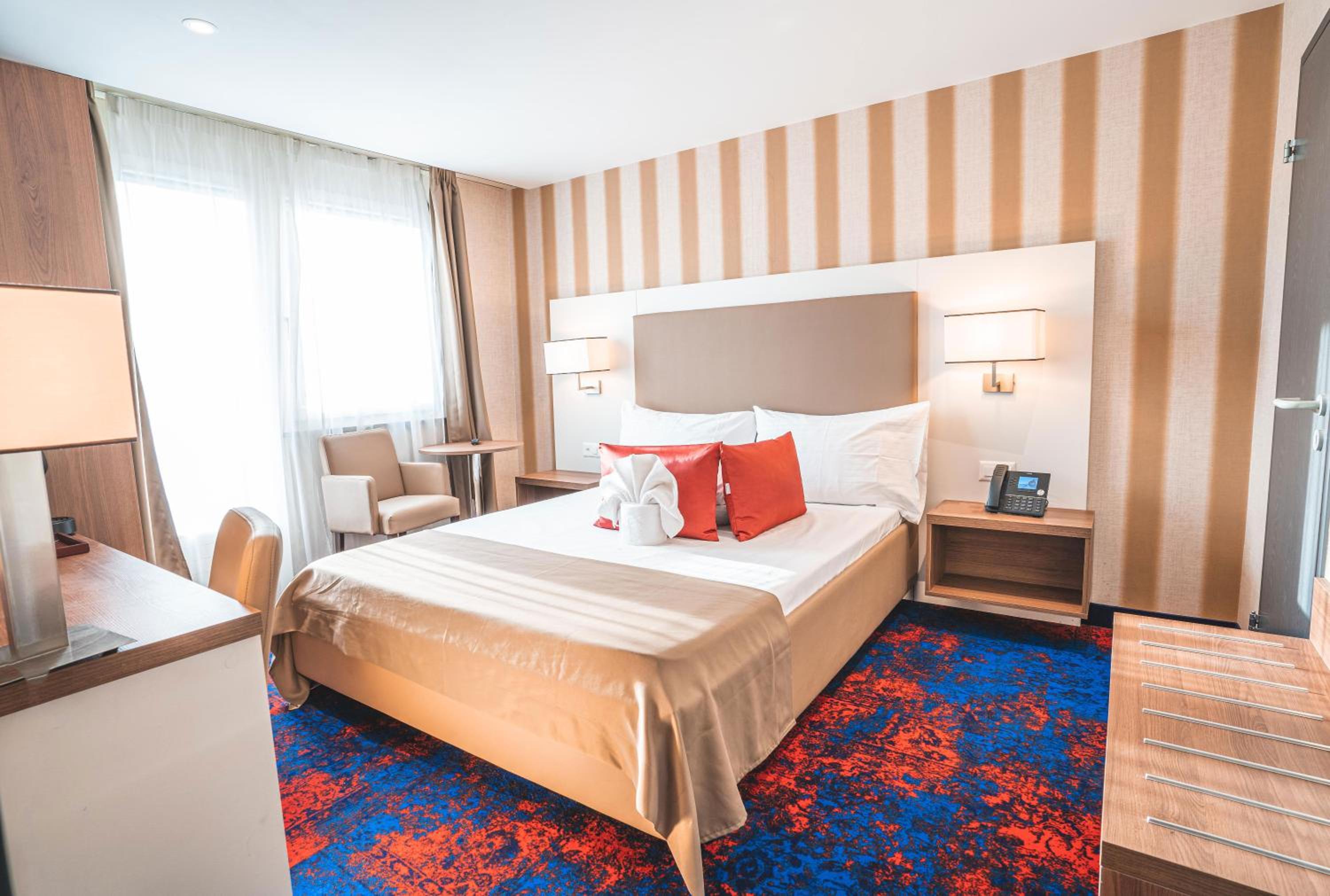 Business Double Room - Photo 3