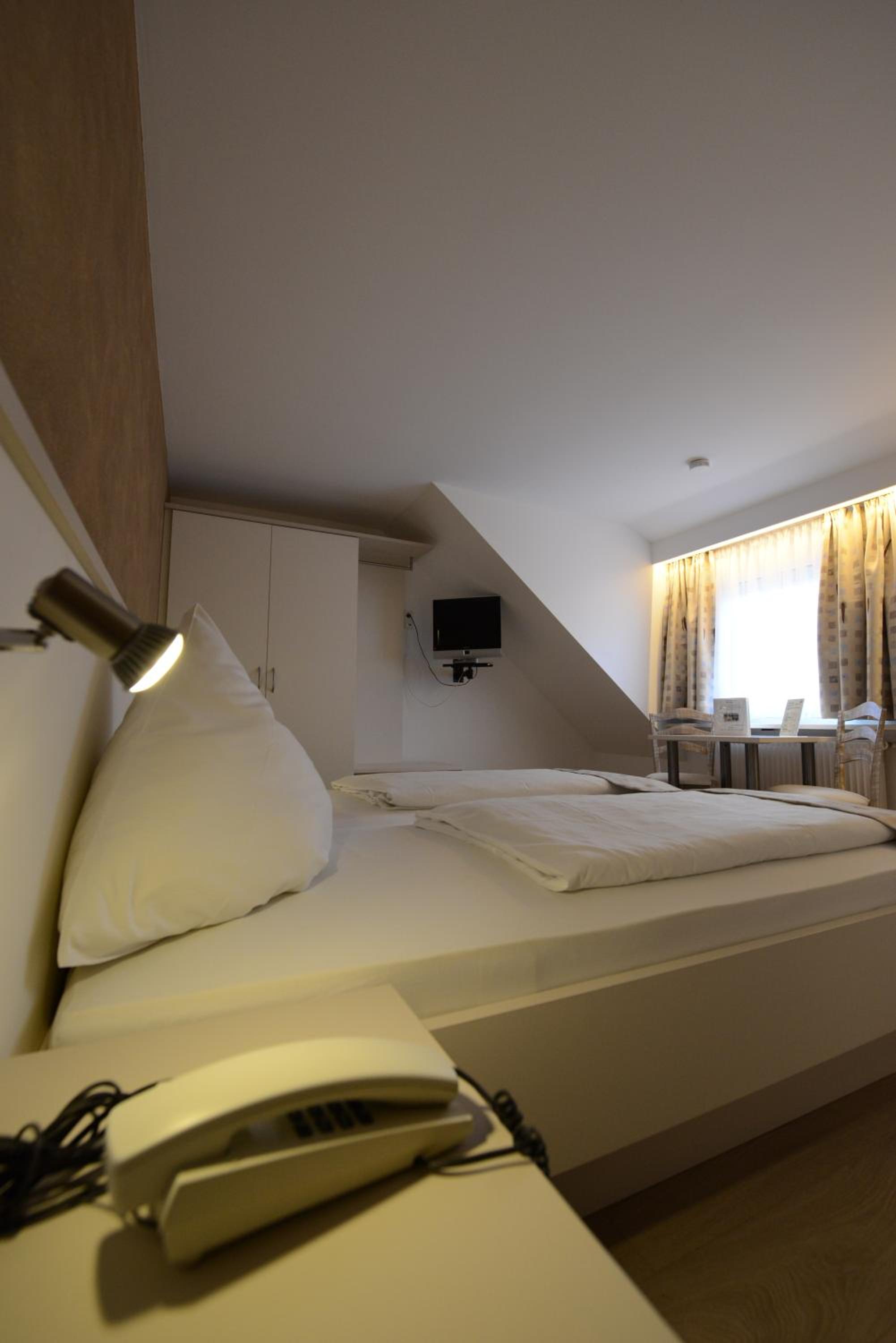 Double Room - Photo 12
