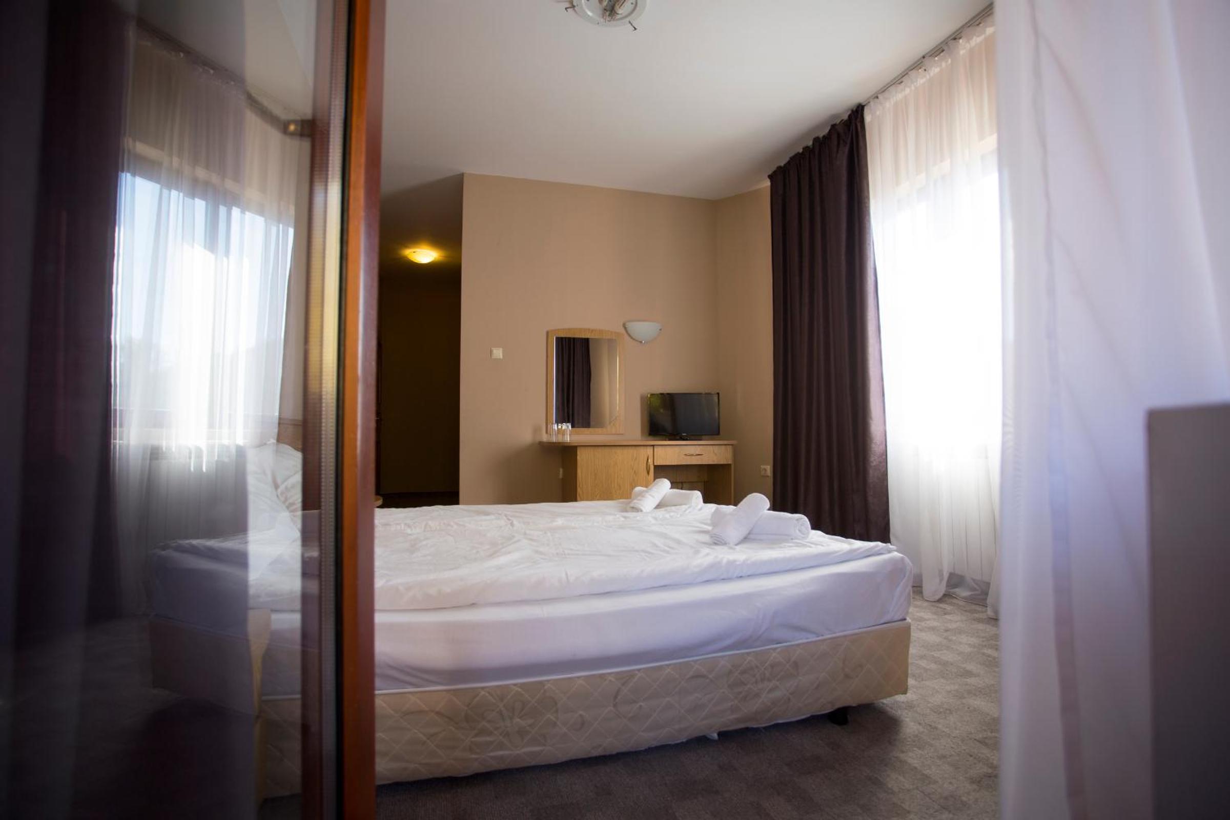 Double or Twin Room - Photo 20