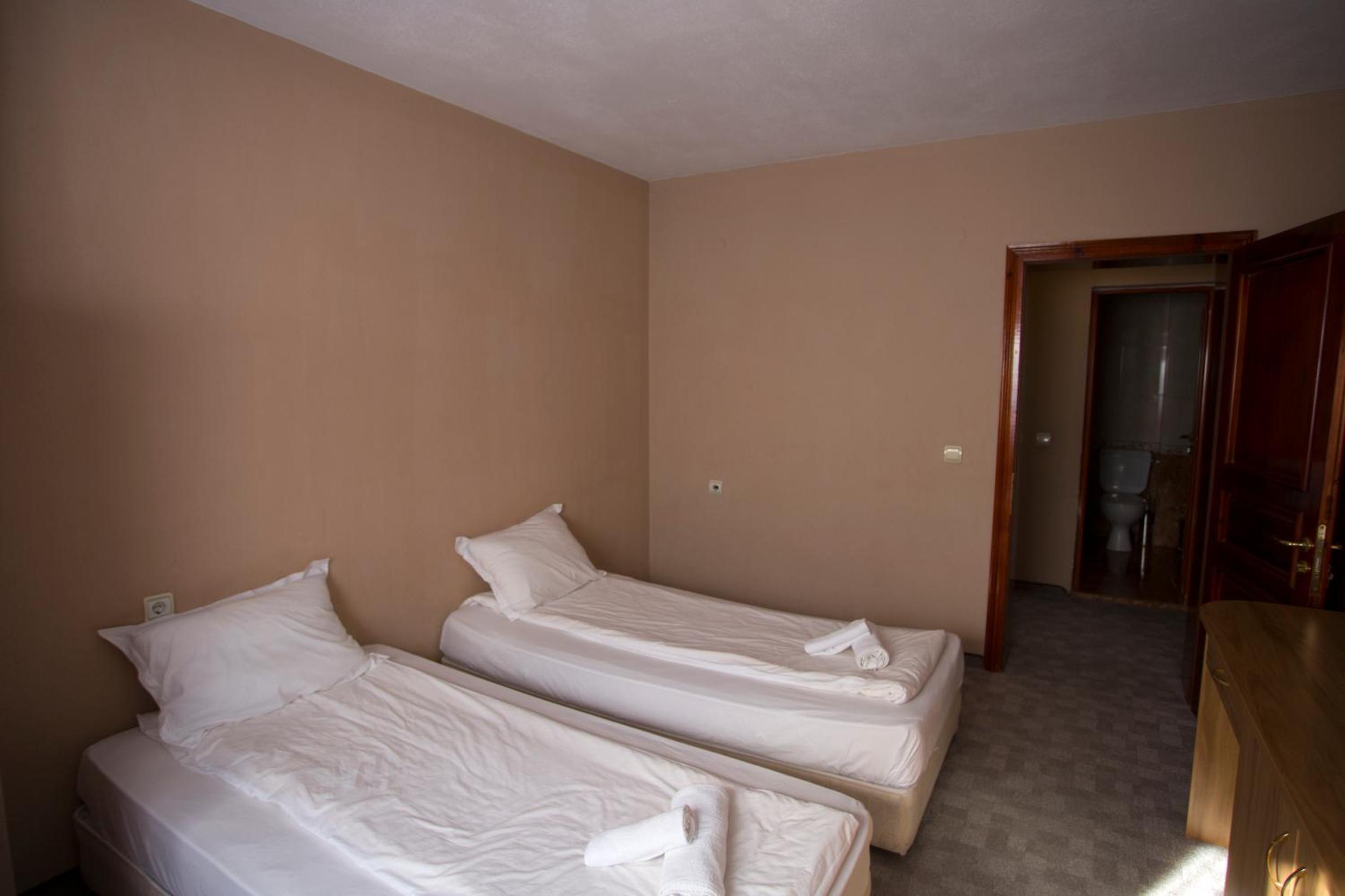 Double or Twin Room - Photo 10