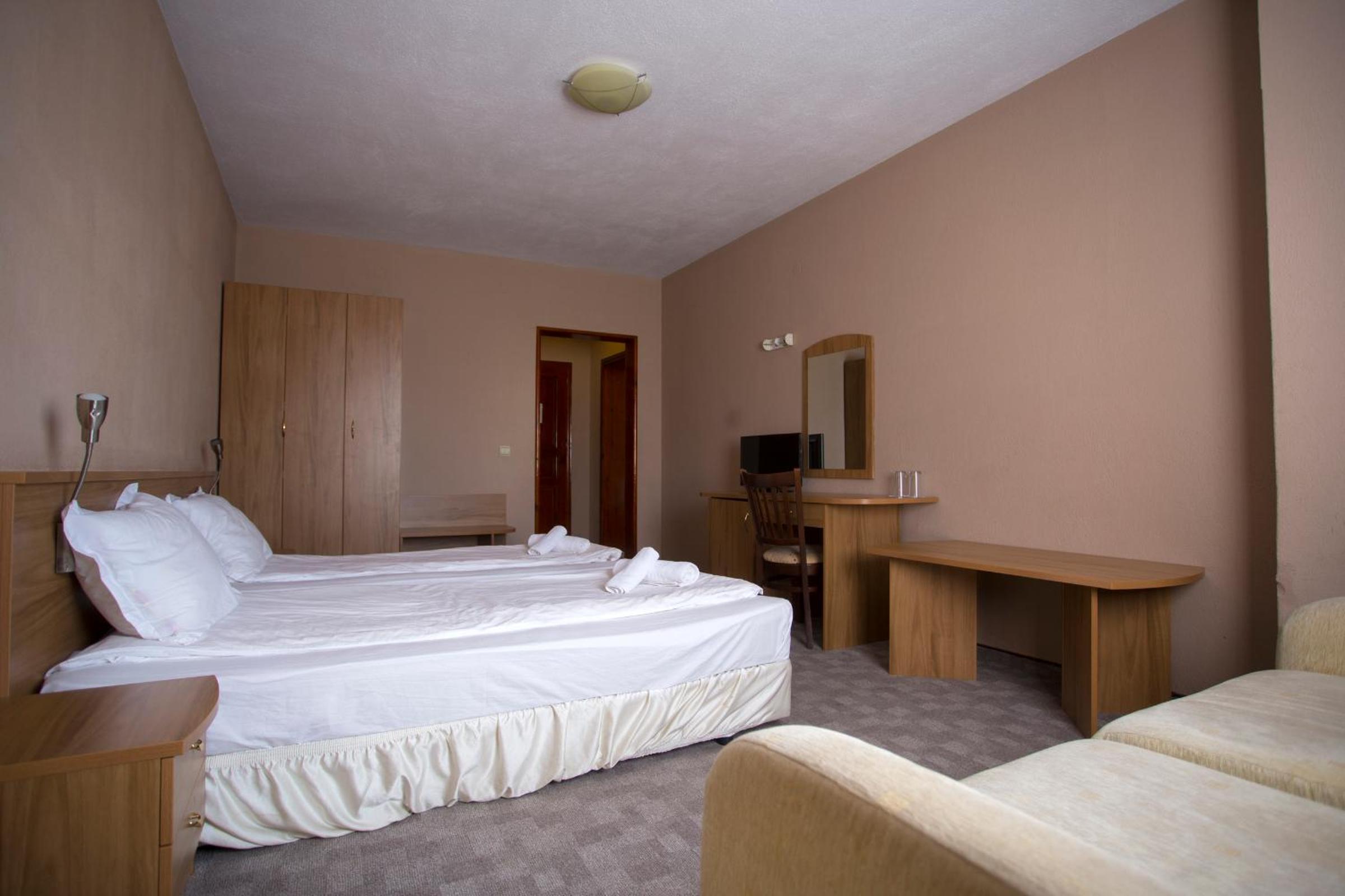 Double or Twin Room - Photo 12
