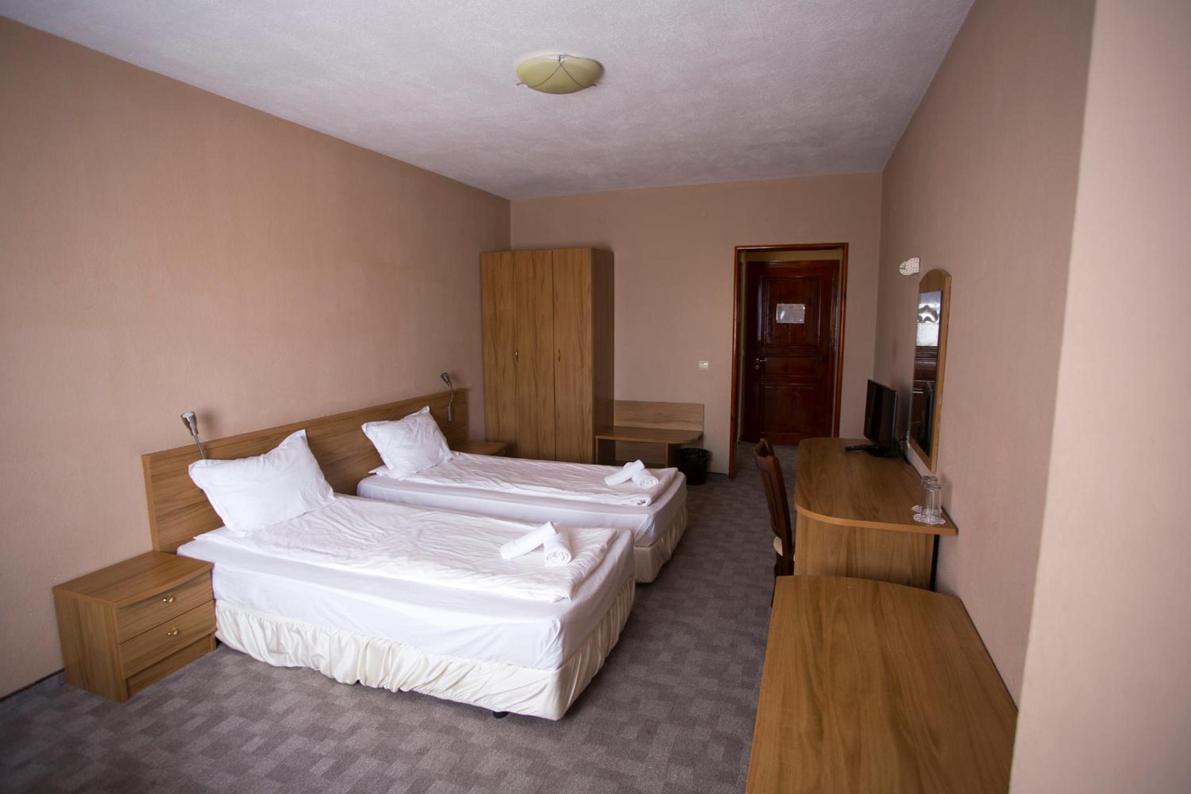 Double or Twin Room - Photo 13