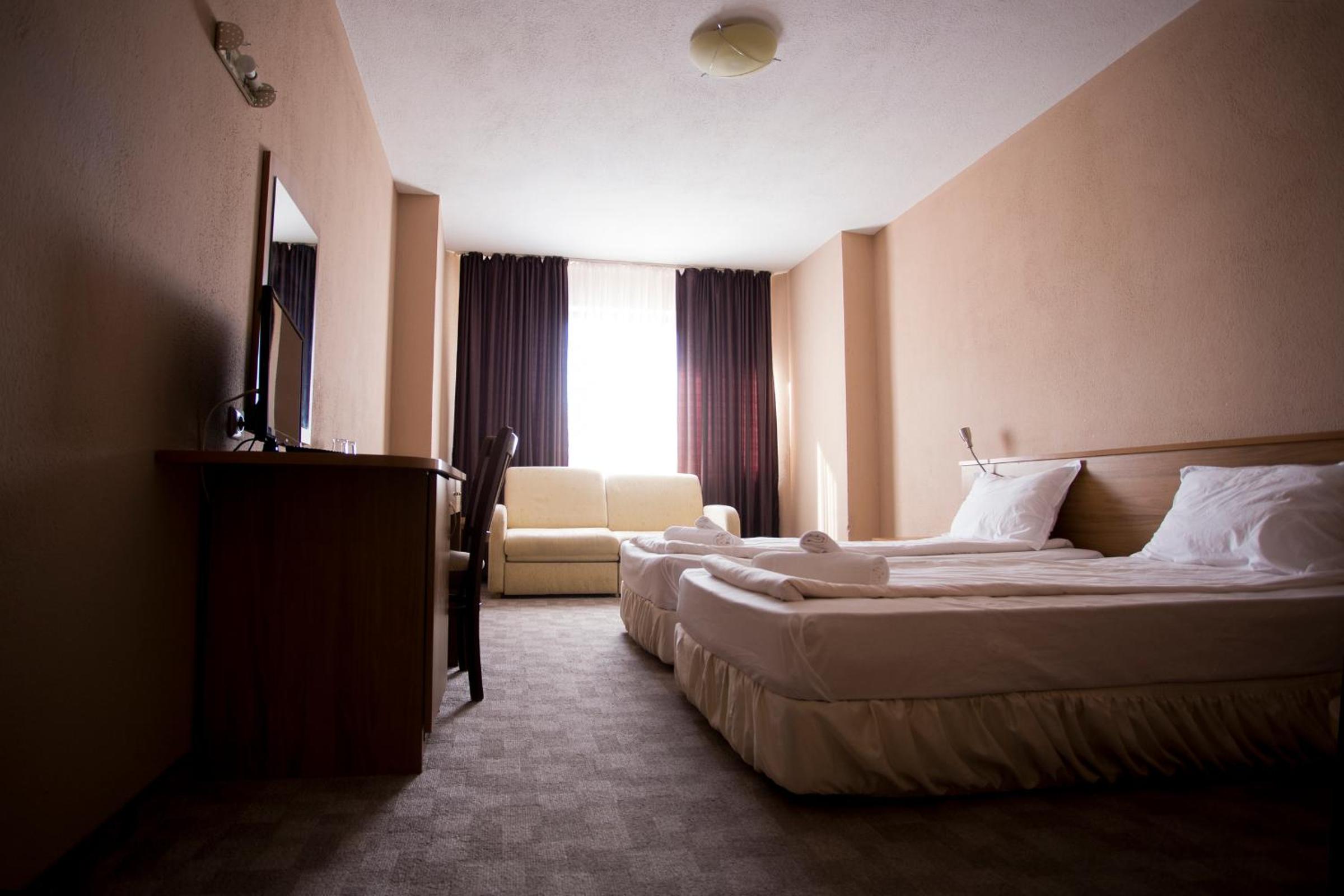 Double or Twin Room - Photo 6