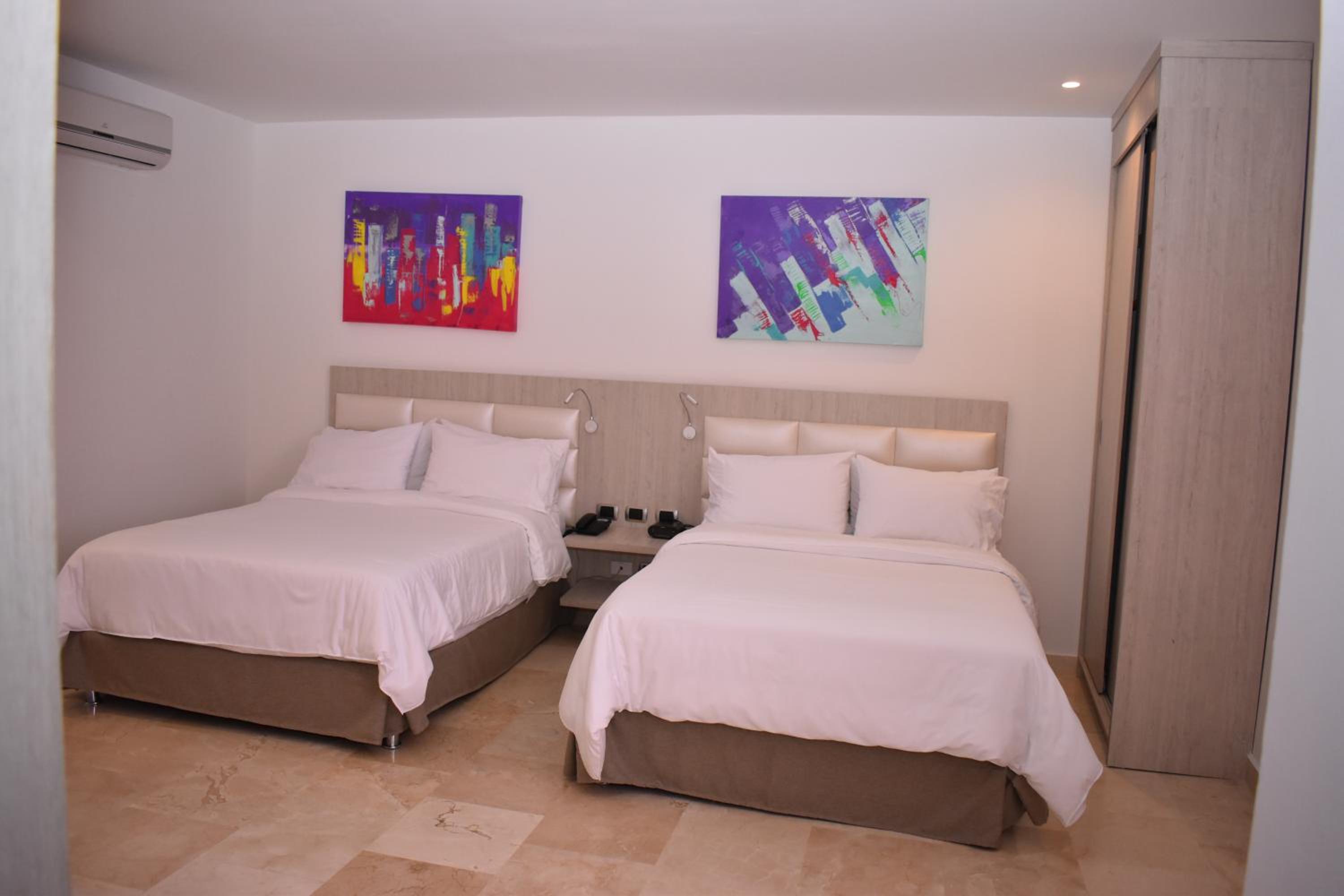 Premium Twin Room with City View - Non-Smoking photo 3