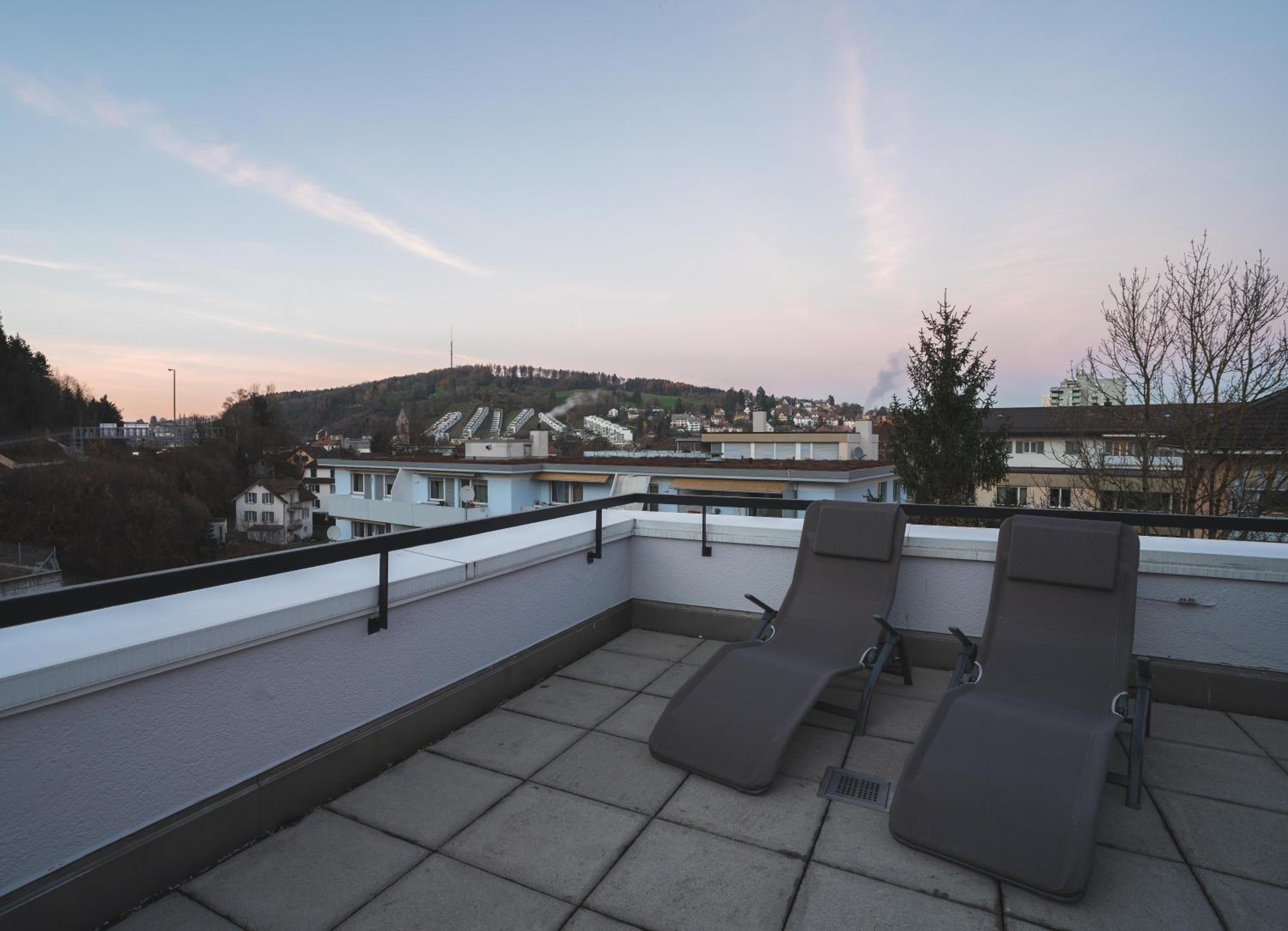 One-Bedroom Apartment with Terrace - Photo 3