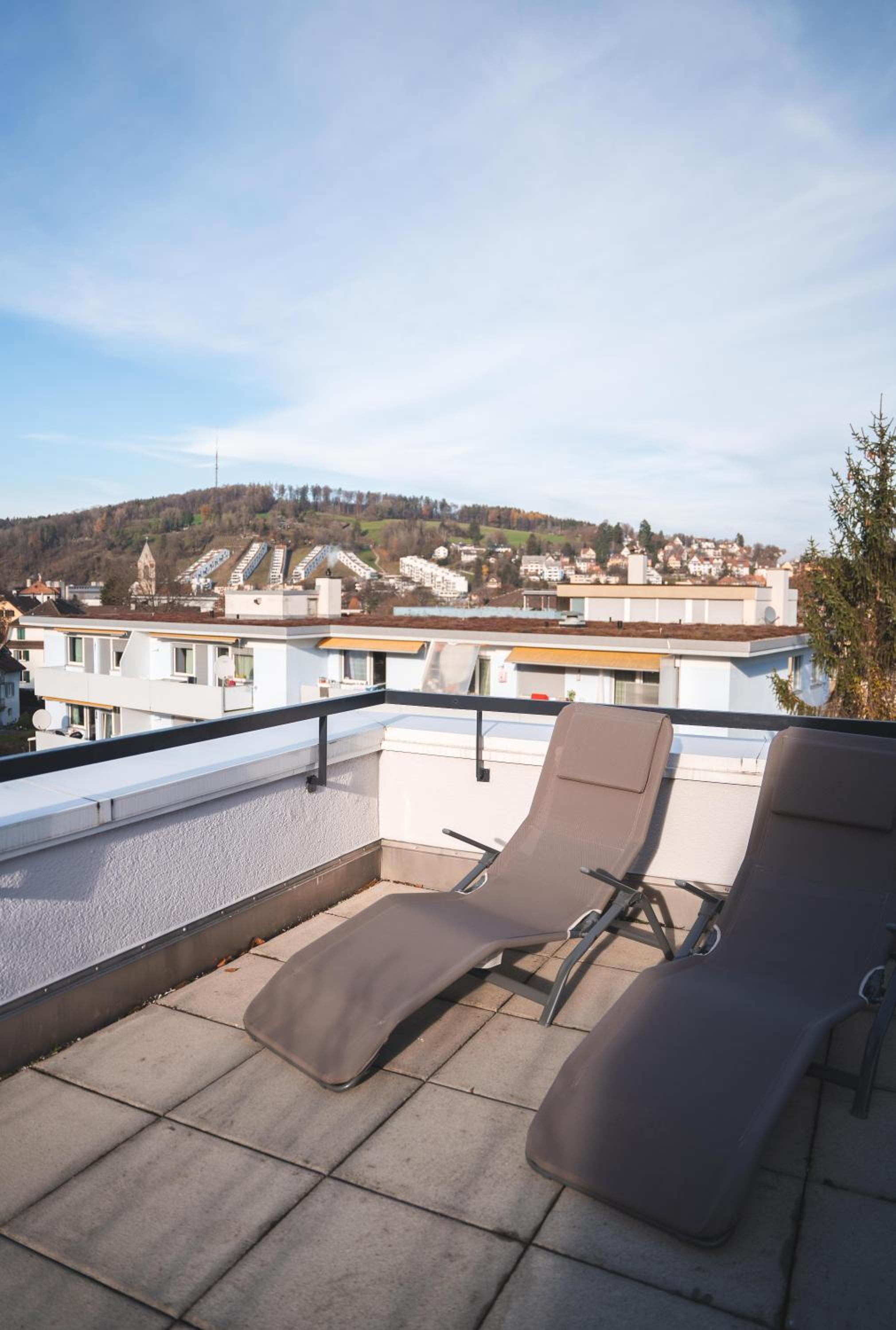 One-Bedroom Apartment with Terrace - Photo 5