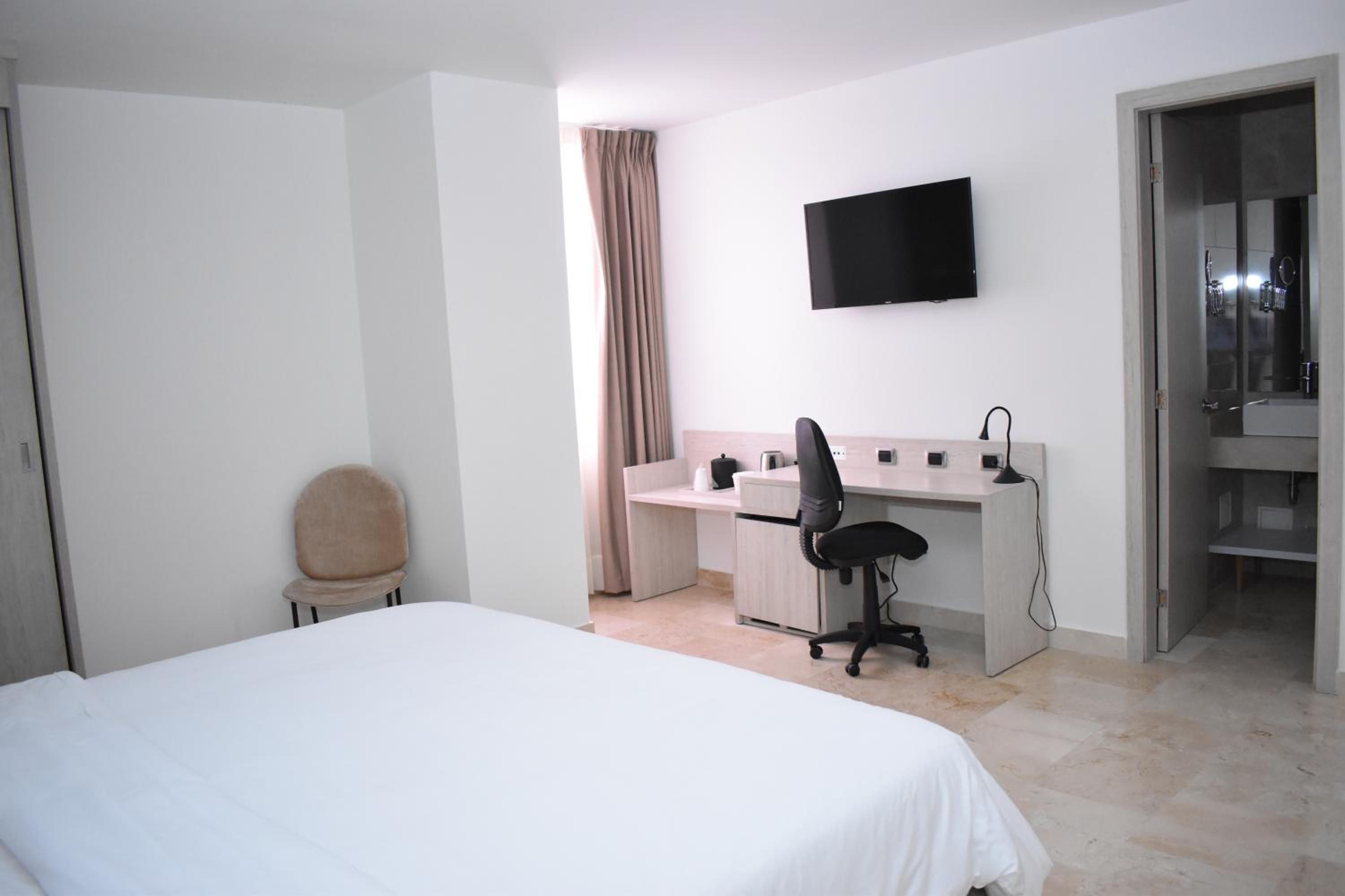 Premium King Room with City View - Non-Smoking photo 1