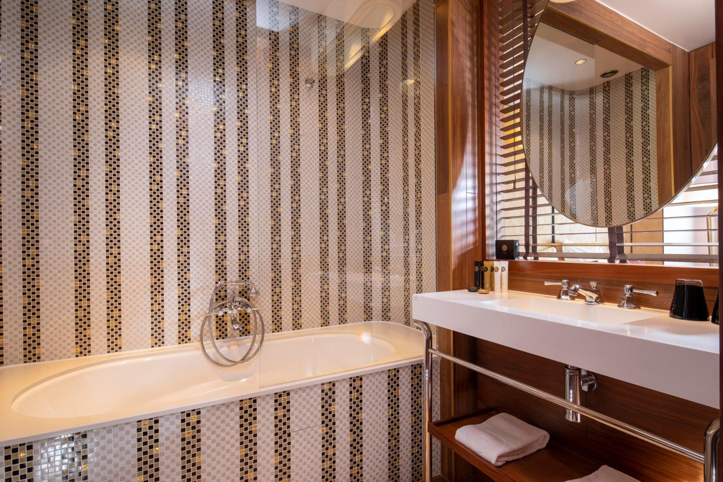 Double or Twin Junior Suite photo 3