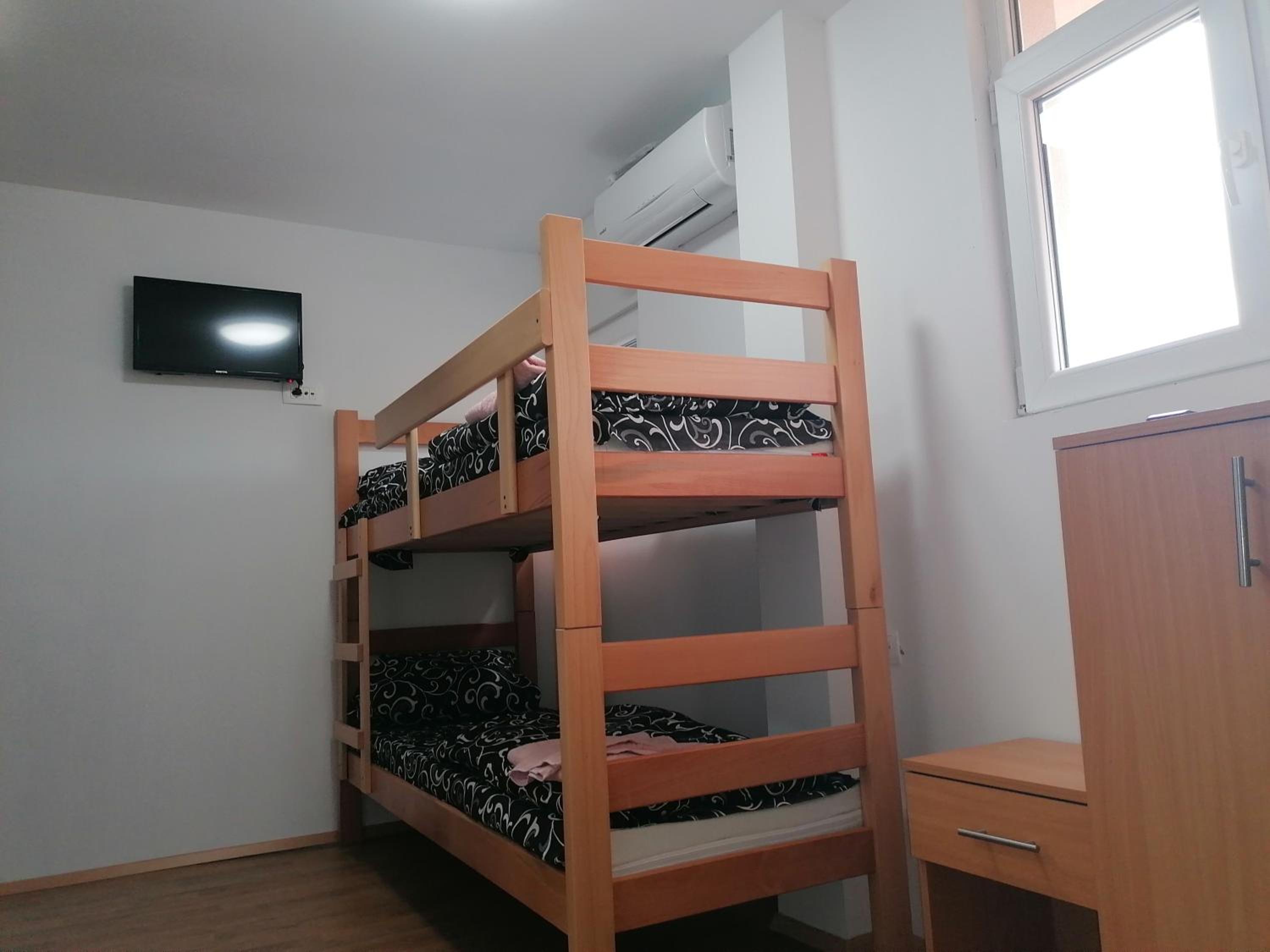 Private Bunk Bed Room  - Photo 3