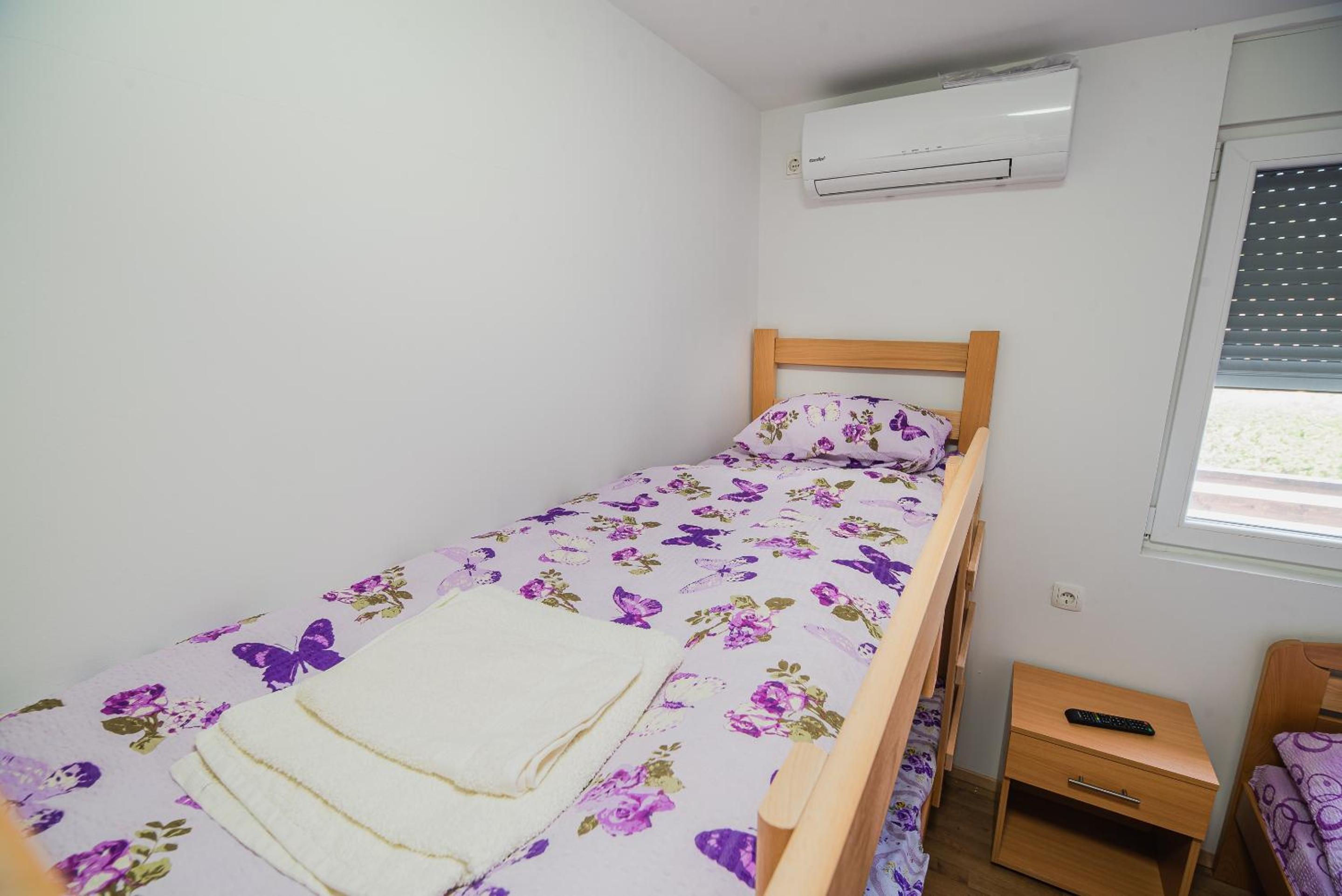 Triple Room with Private Bathroom 2 - Photo 1