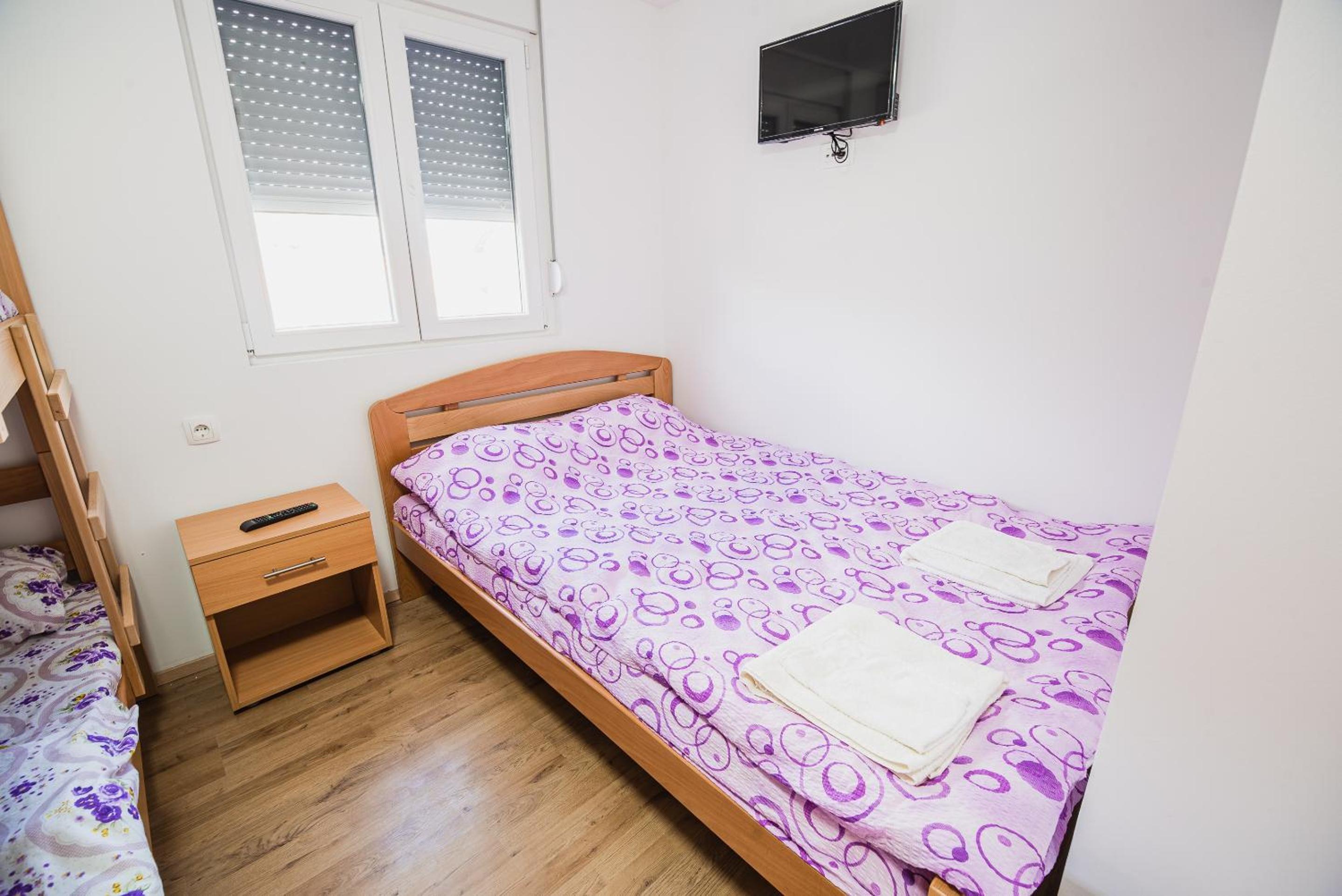 Triple Room with Private Bathroom 2 - Photo 3