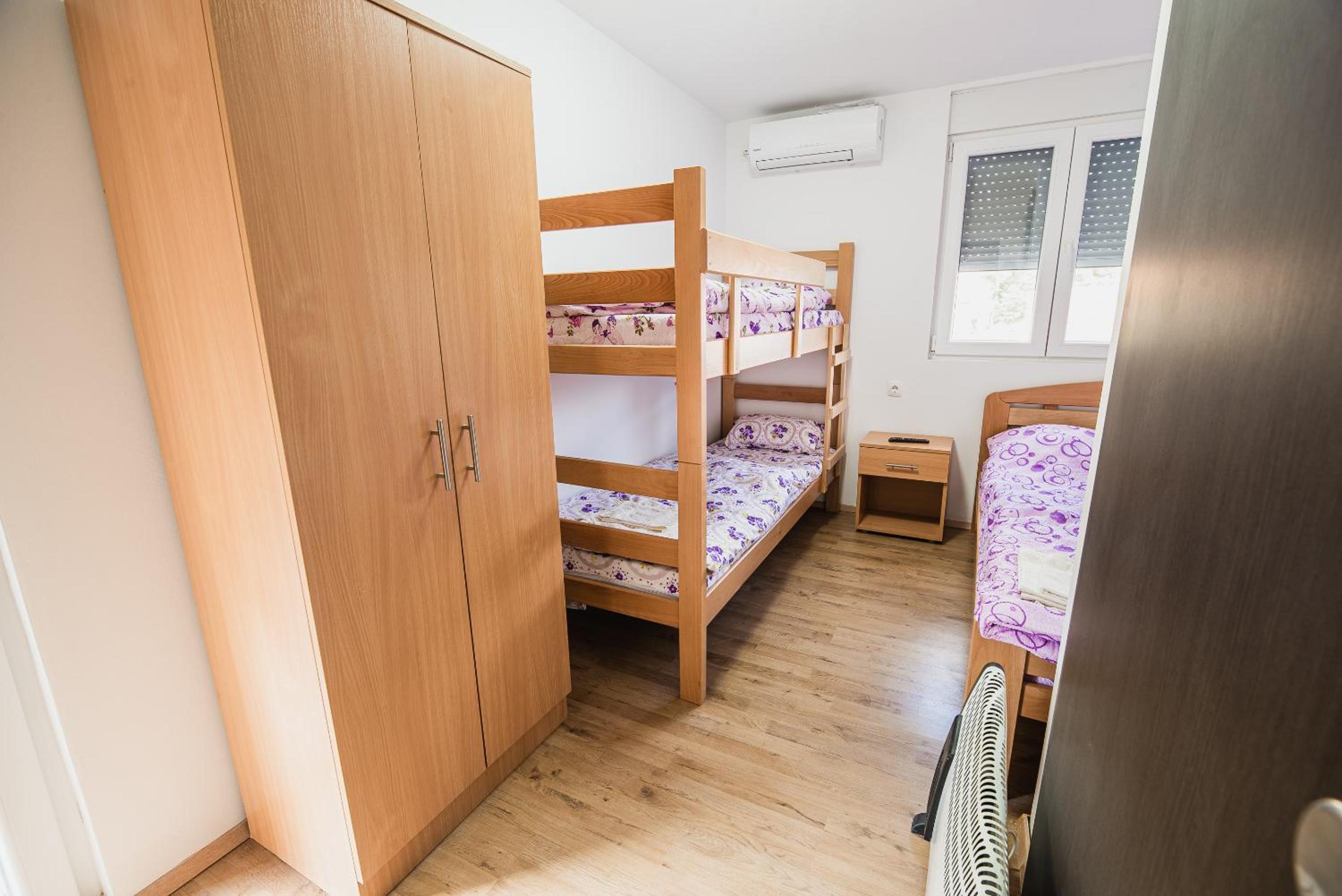 Triple Room with Private Bathroom 2 - Photo 8