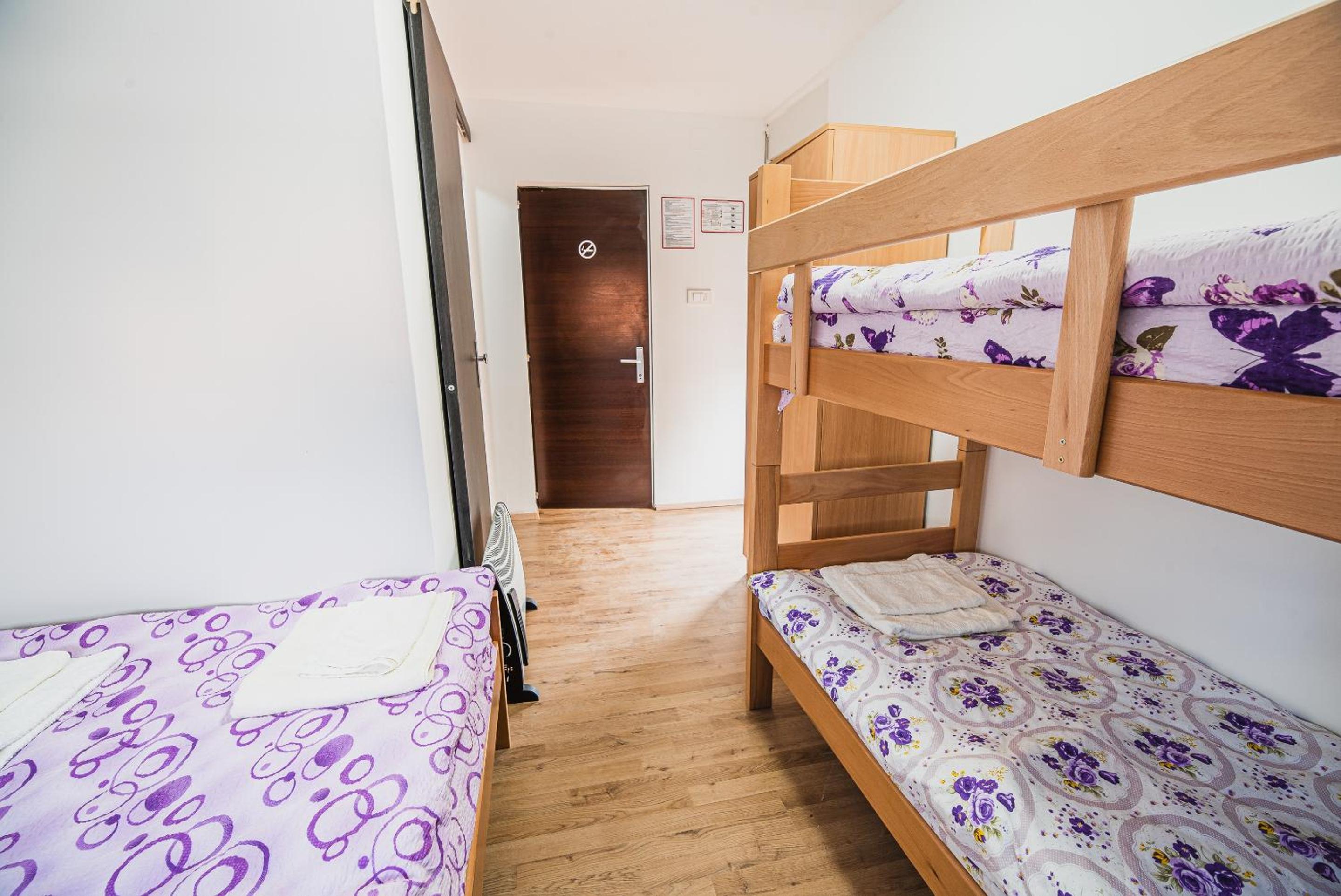 Triple Room with Private Bathroom 2 - Photo 4