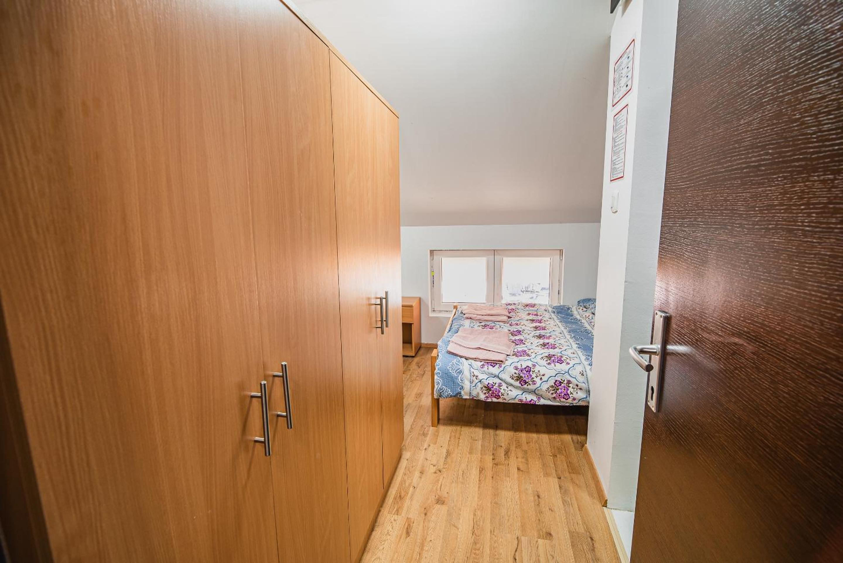 Family Room with Private Bathroom 2 - Photo 8