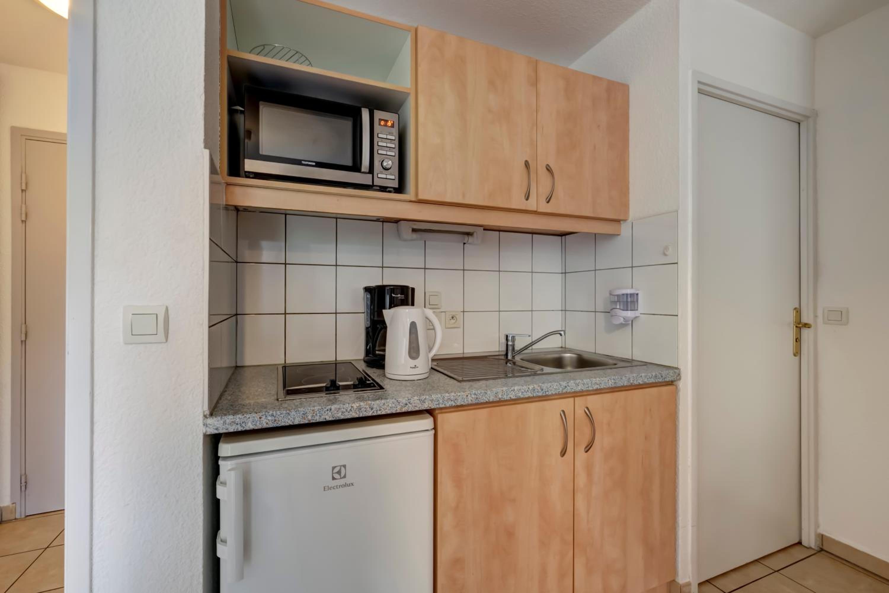 One-Bedroom Apartment - Photo 3