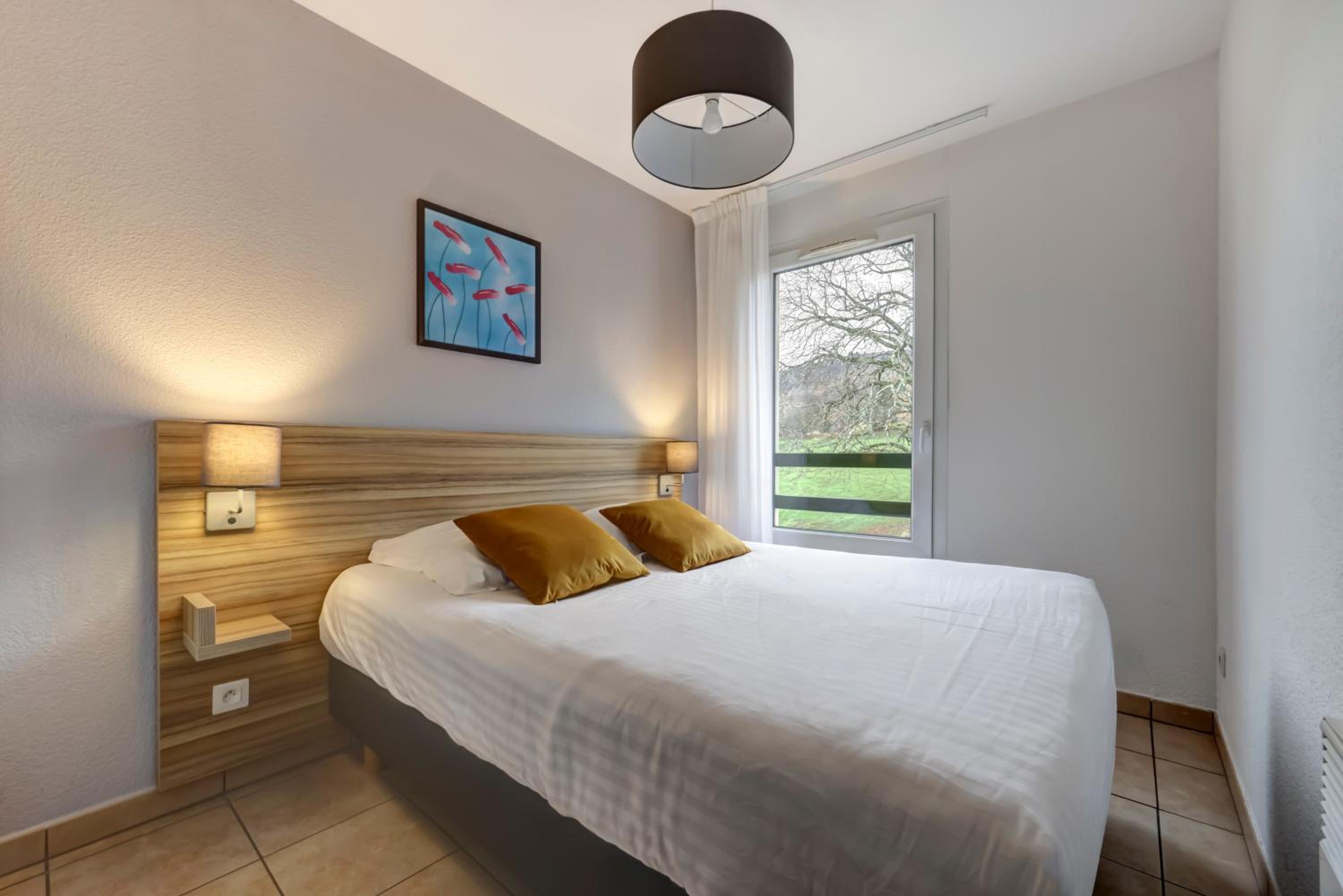 One-Bedroom Apartment - Photo 1