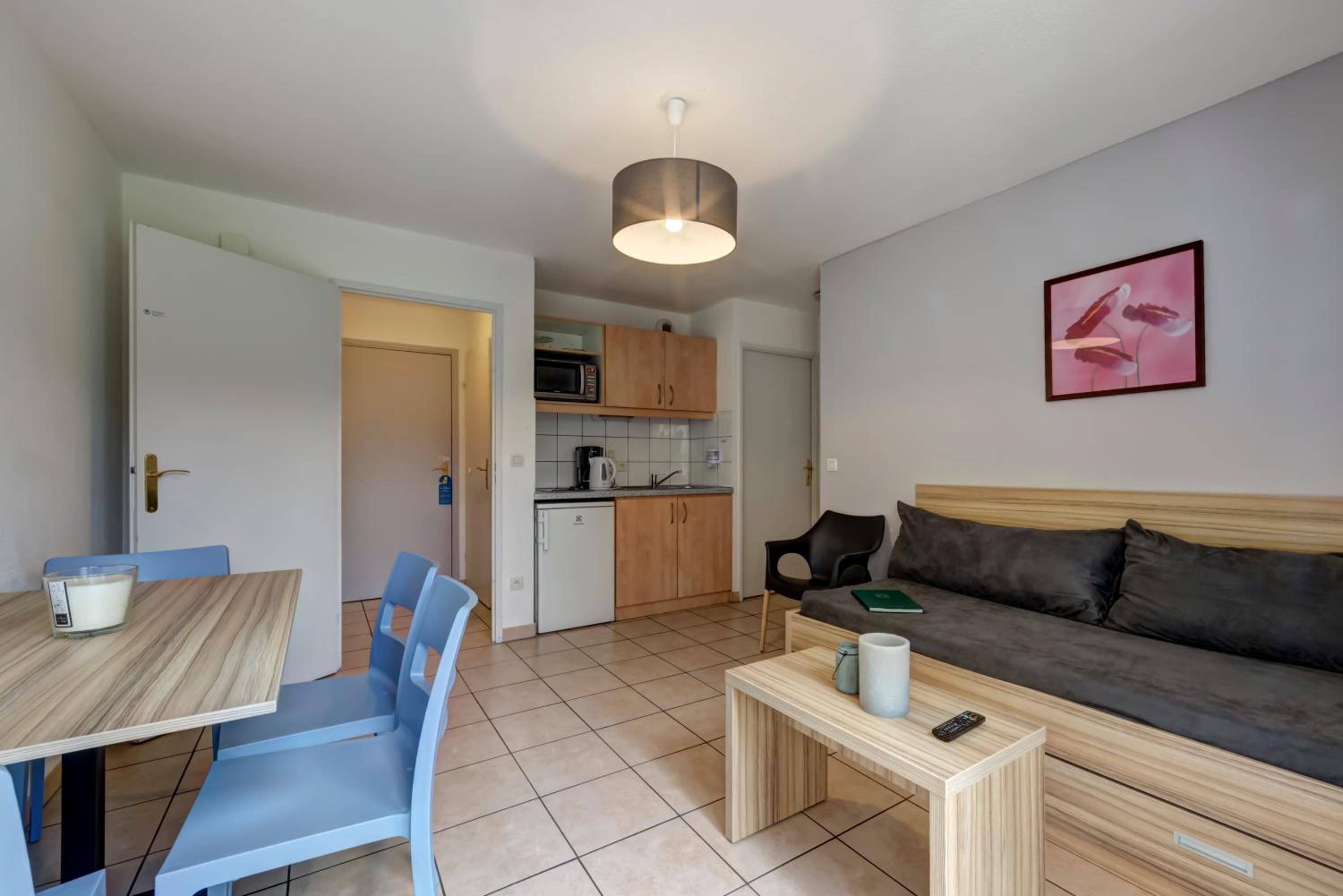 One-Bedroom Apartment - Photo 6