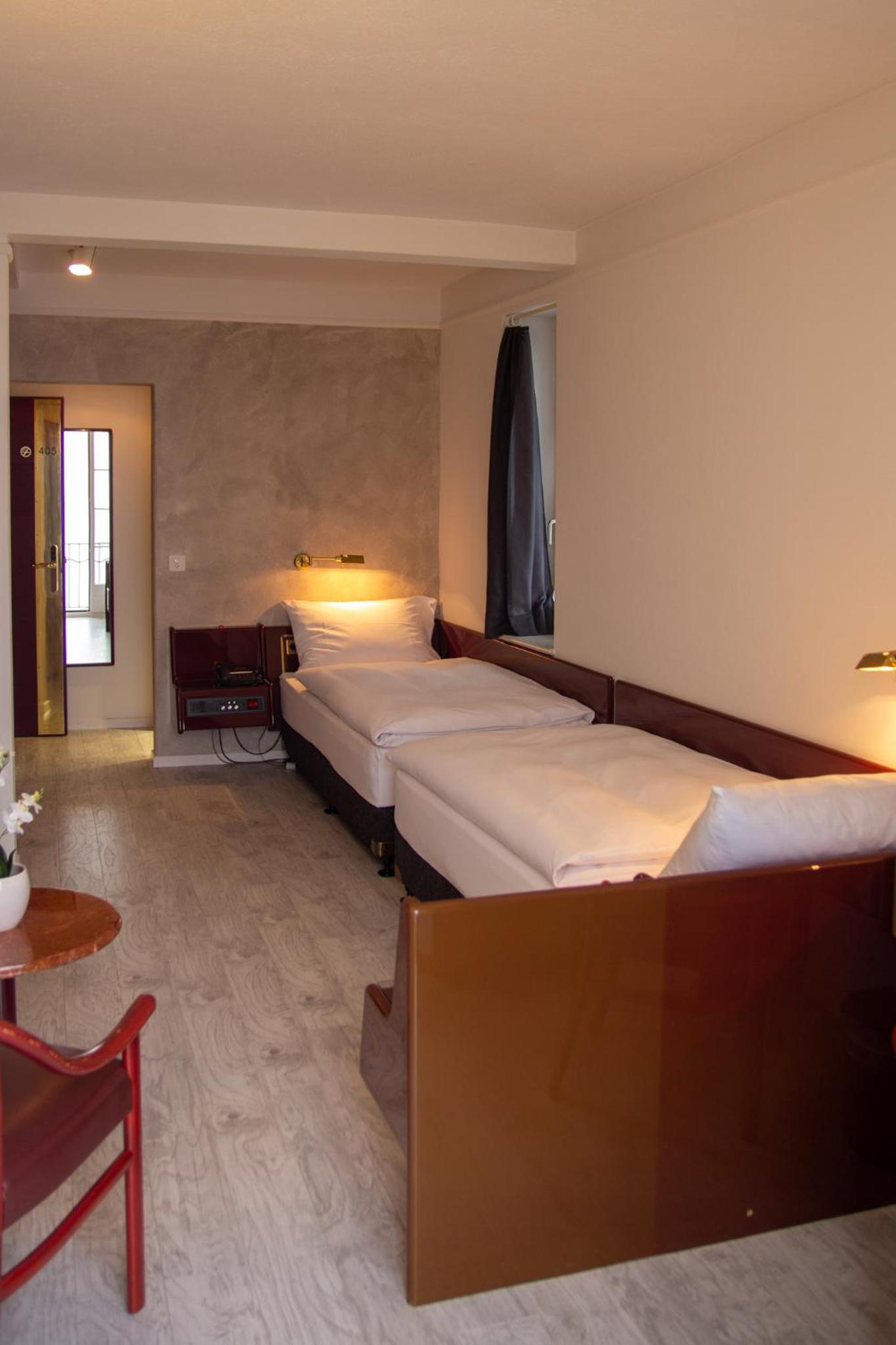 Twin Room - Photo 4