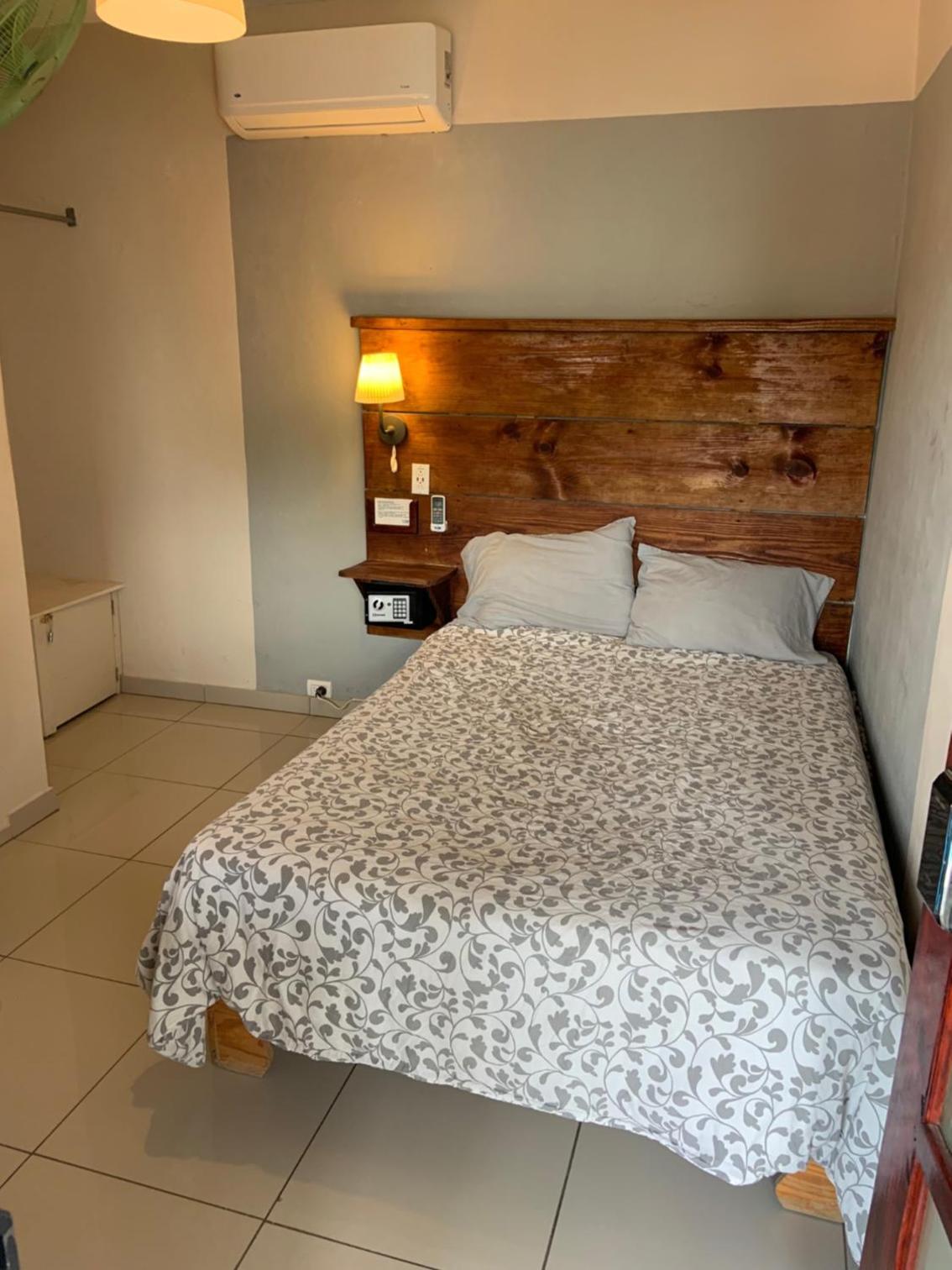 Double Room with Private Bathroom photo 2