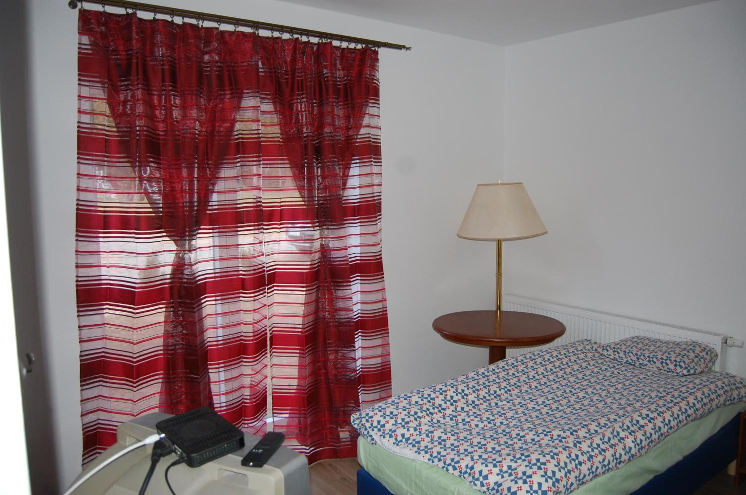 Family Room with Bathroom photo 2