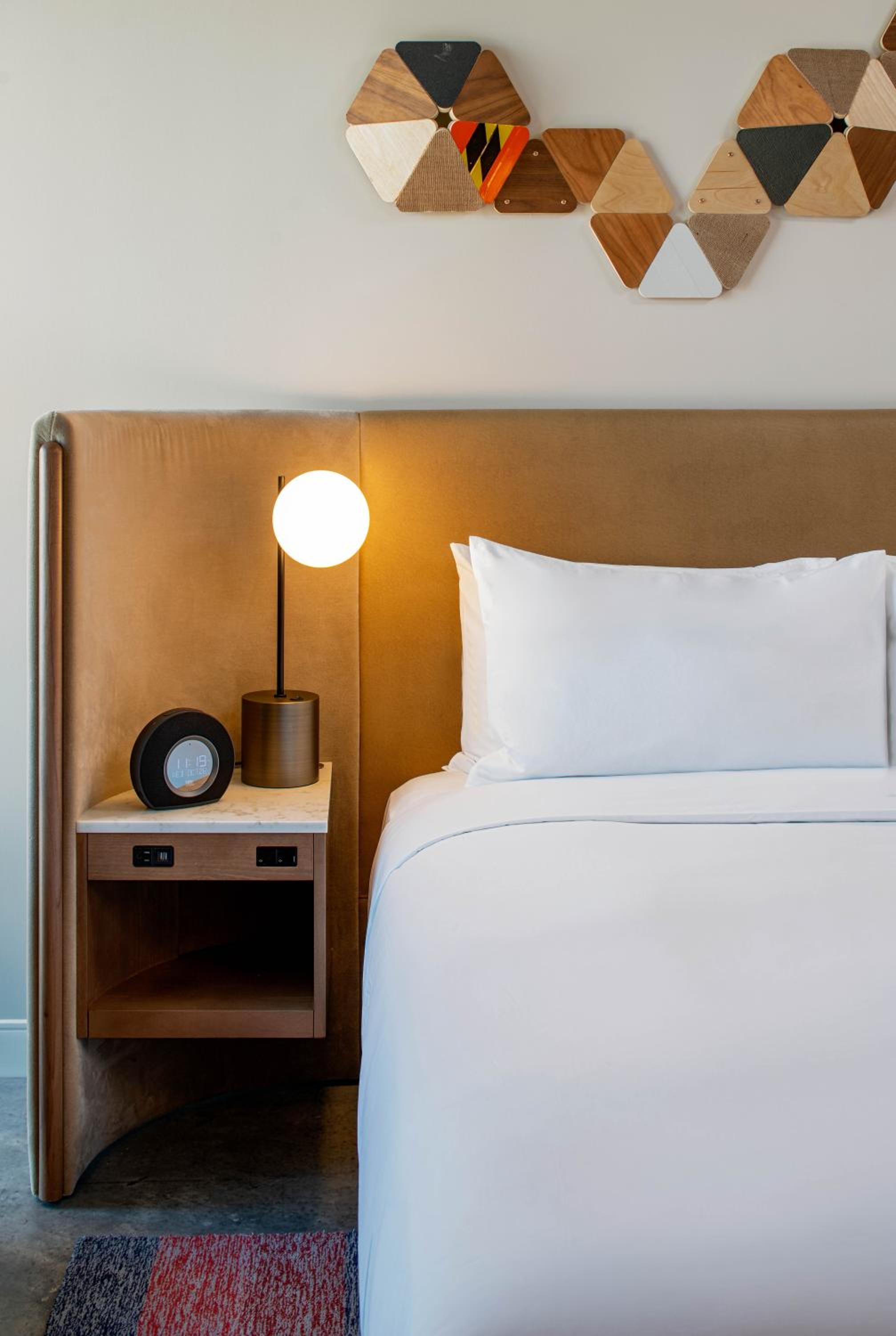 King Room with City View - Photo 6