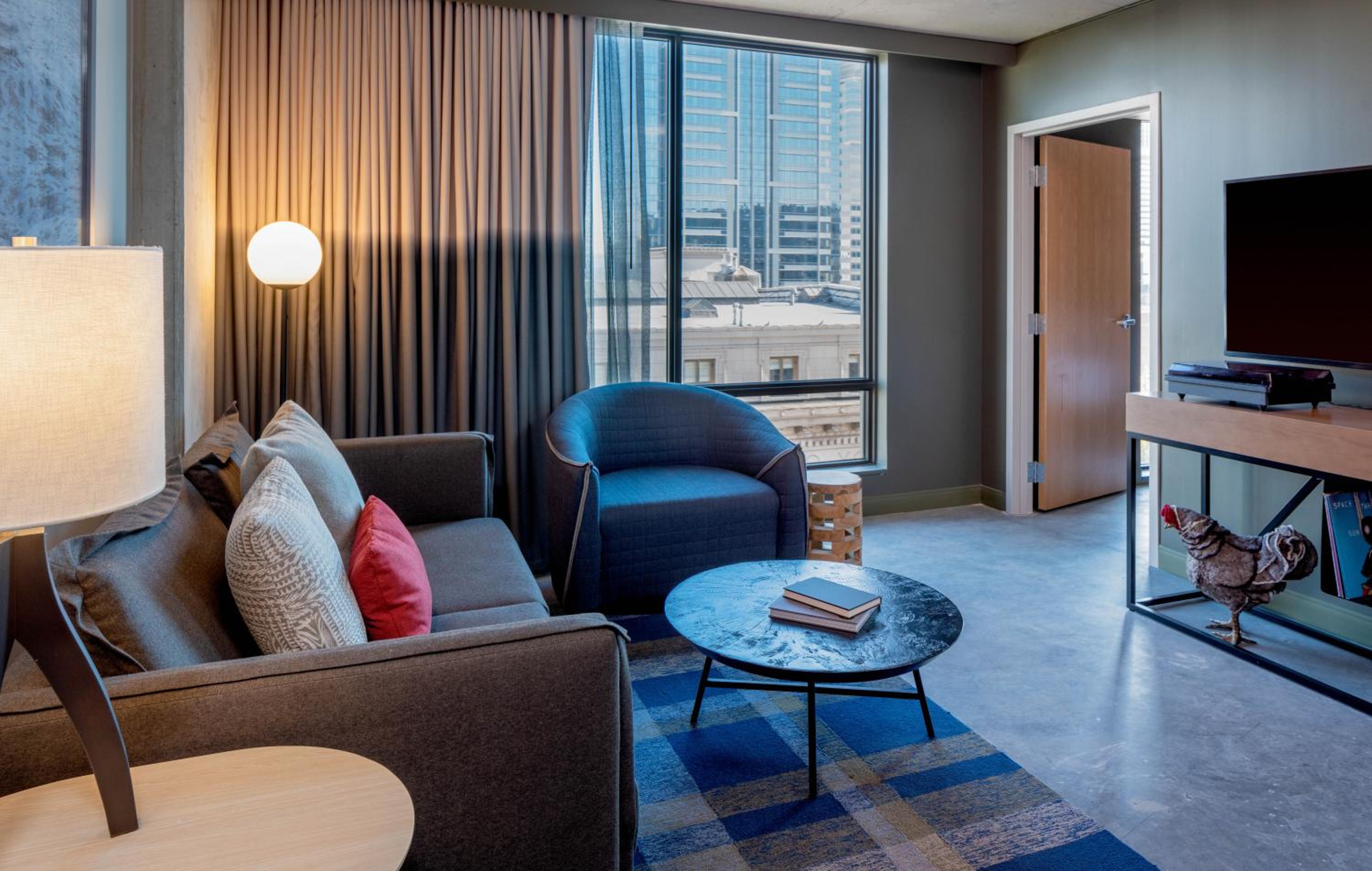 One-Bedroom King Suite - Photo 7