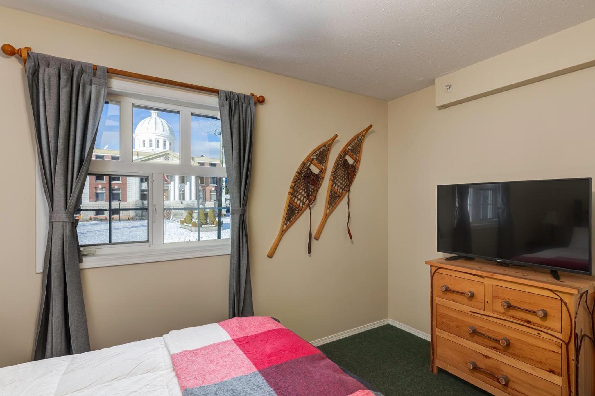 Queen Room photo 2