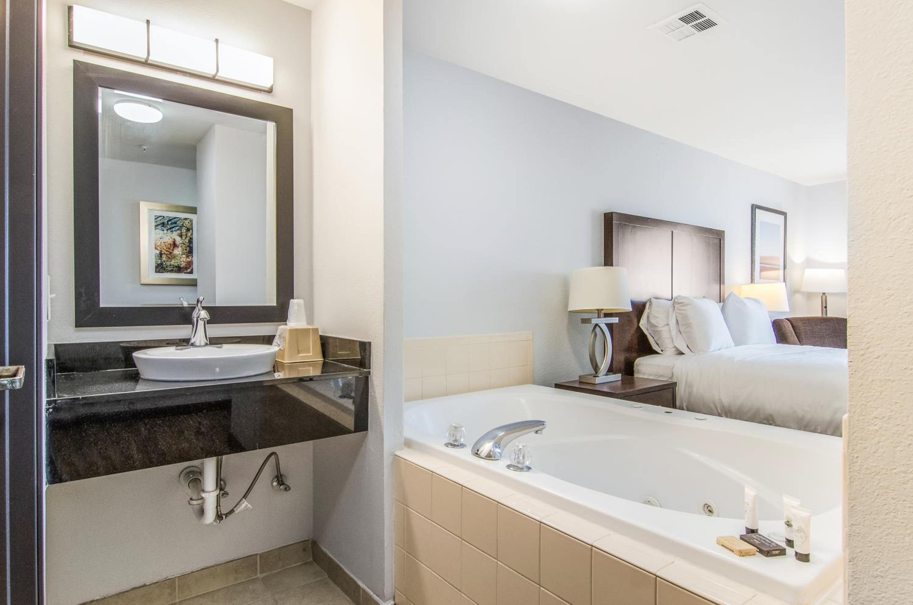 1 King Bed Suite with Jetted Tub photo 2