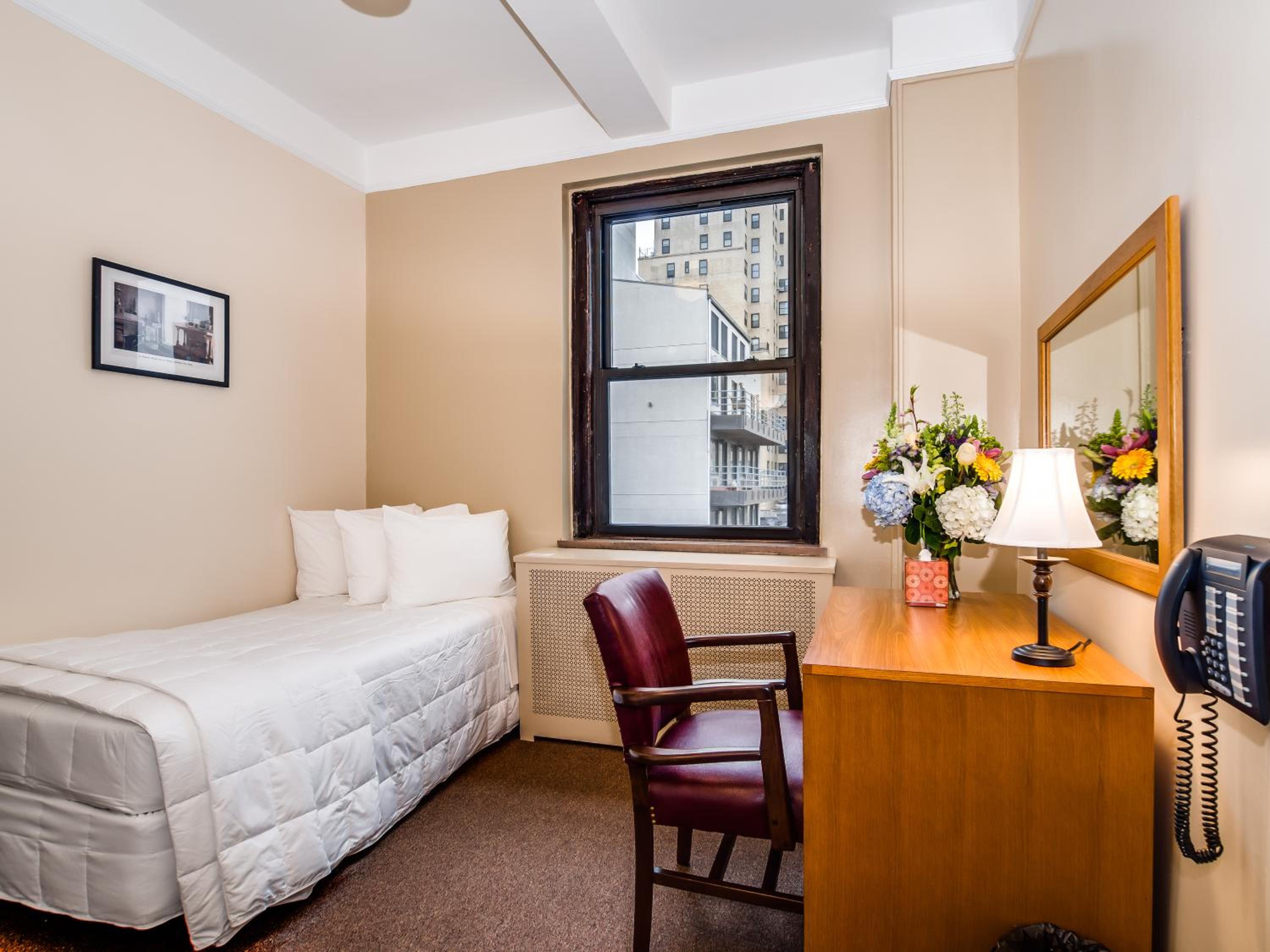 Single Room with Private Bathroom photo 1