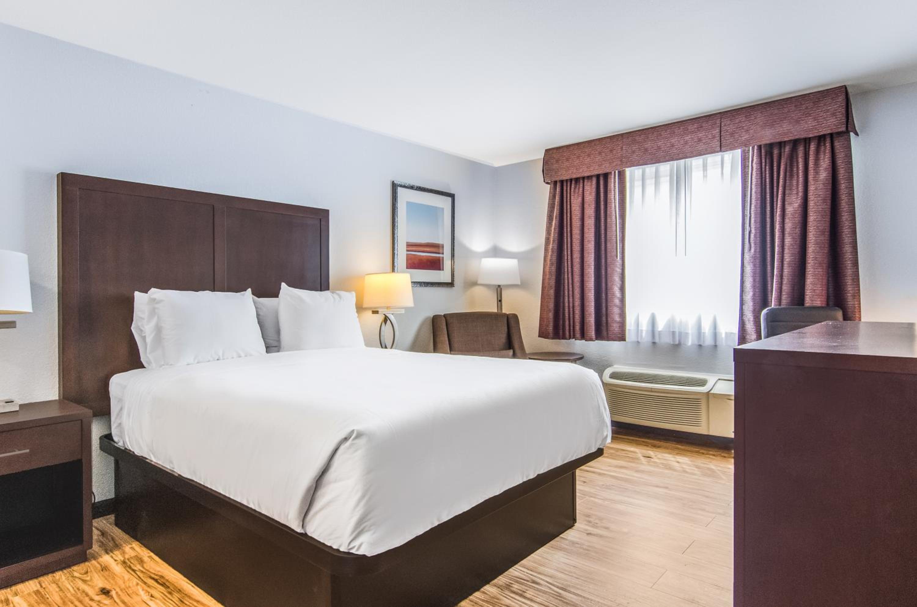 1 King Bed Suite with Jetted Tub photo 1